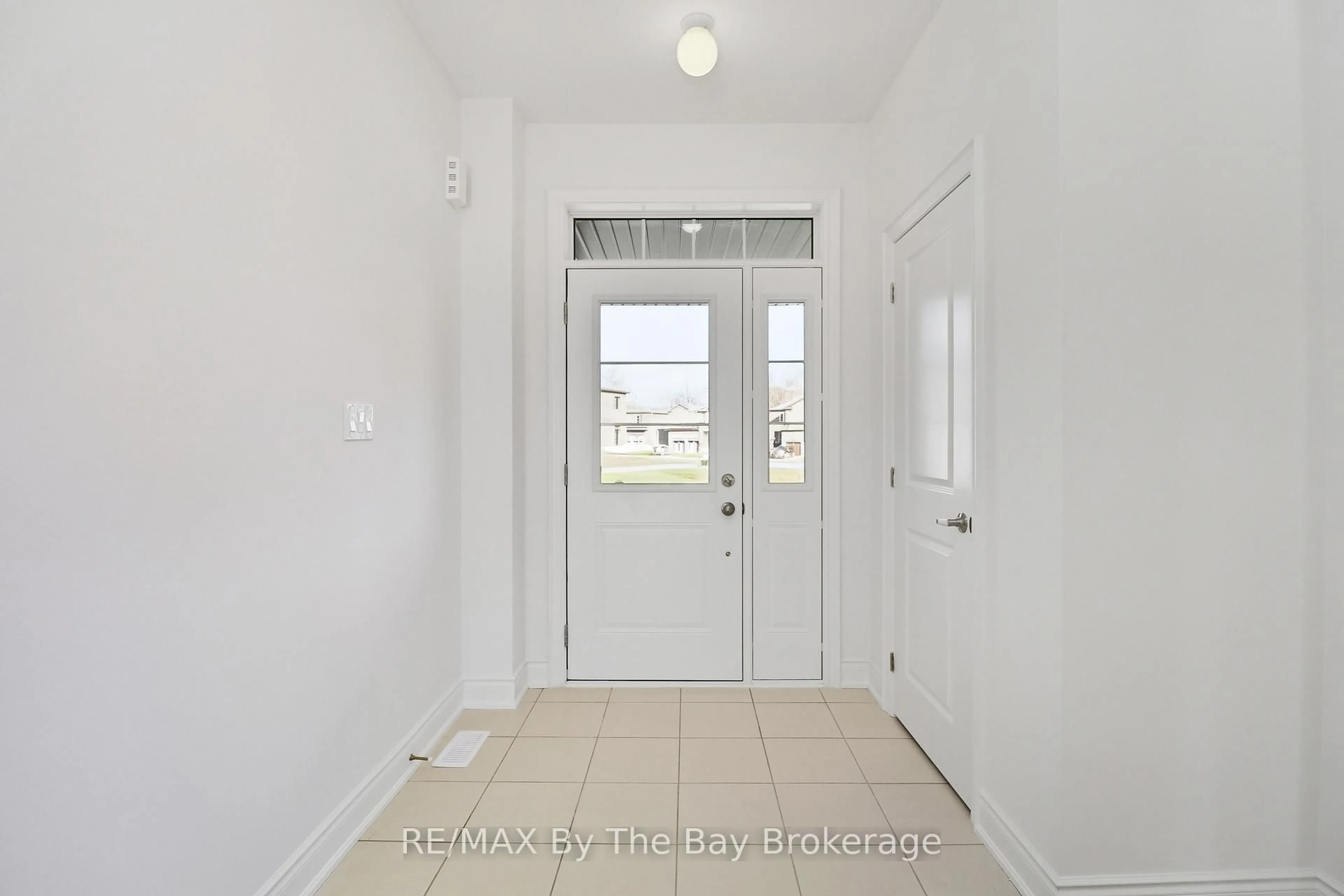 Indoor entryway for 50 Amber Dr, Wasaga Beach Ontario L9Z 0R8
