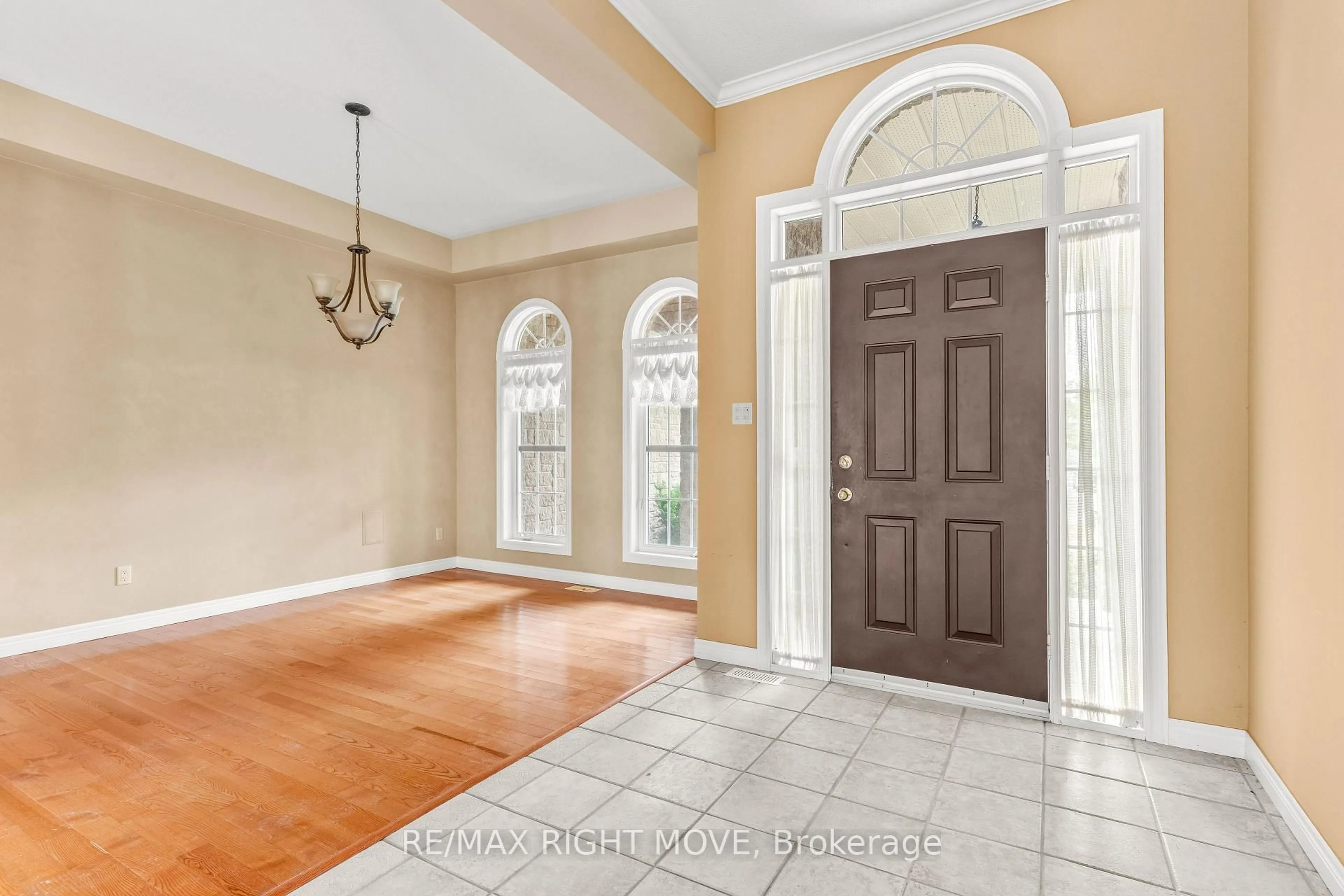 Indoor entryway for 3 Thicketwood Pl, Ramara Ontario L0K 1B0