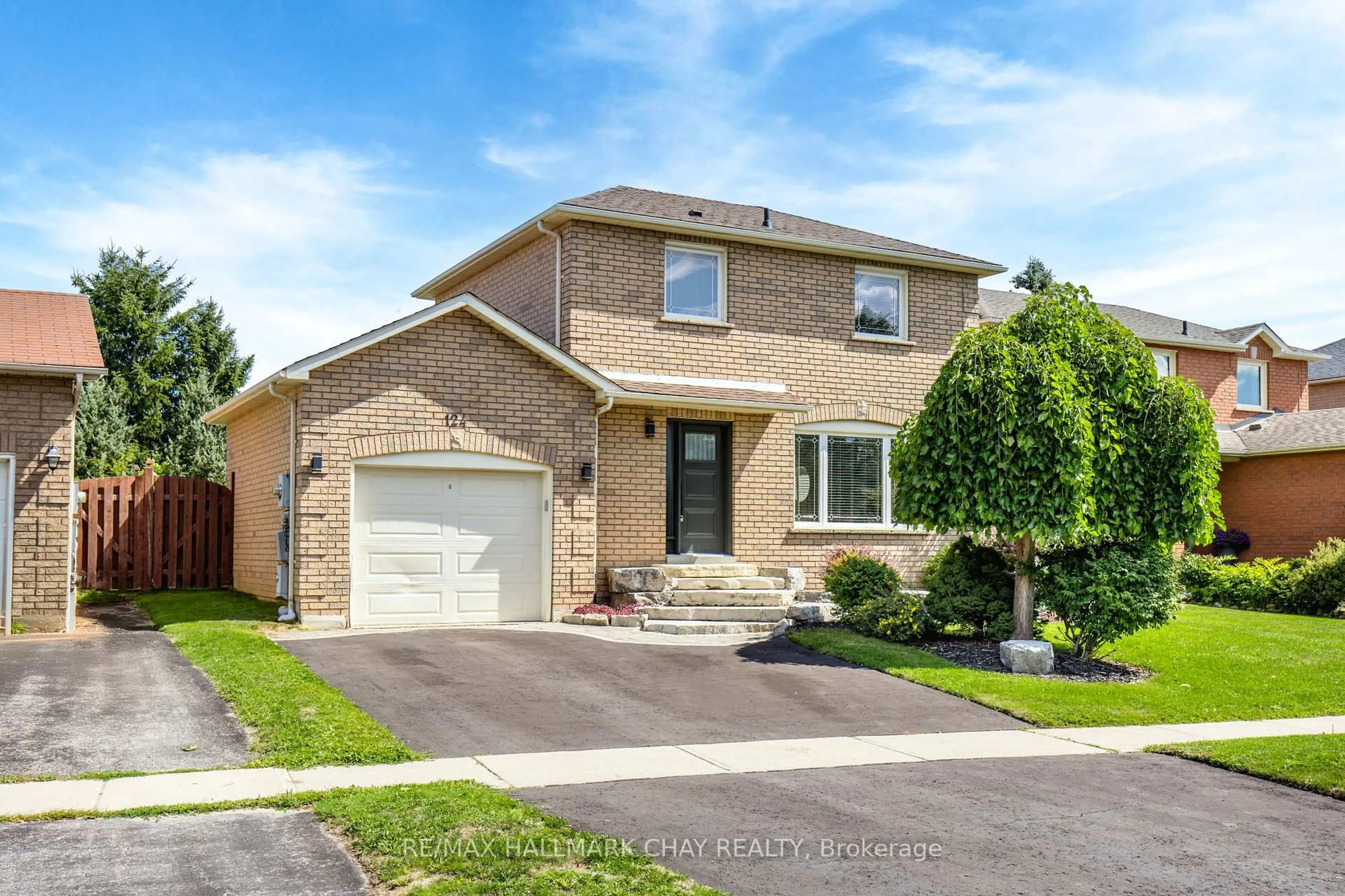 Home with brick exterior material, street for 124 Brown St, Barrie Ontario L4N 7V7