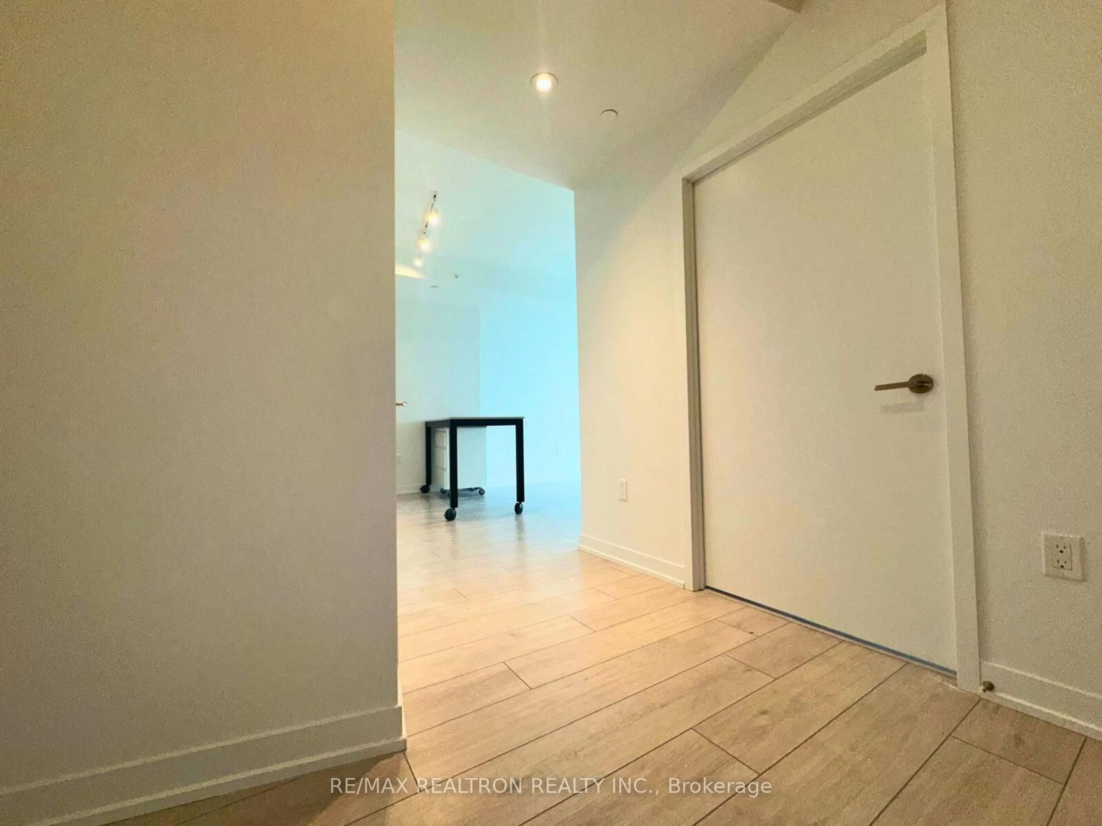 Unknown for 39 Mary St #2506, Barrie Ontario L4N 1S9