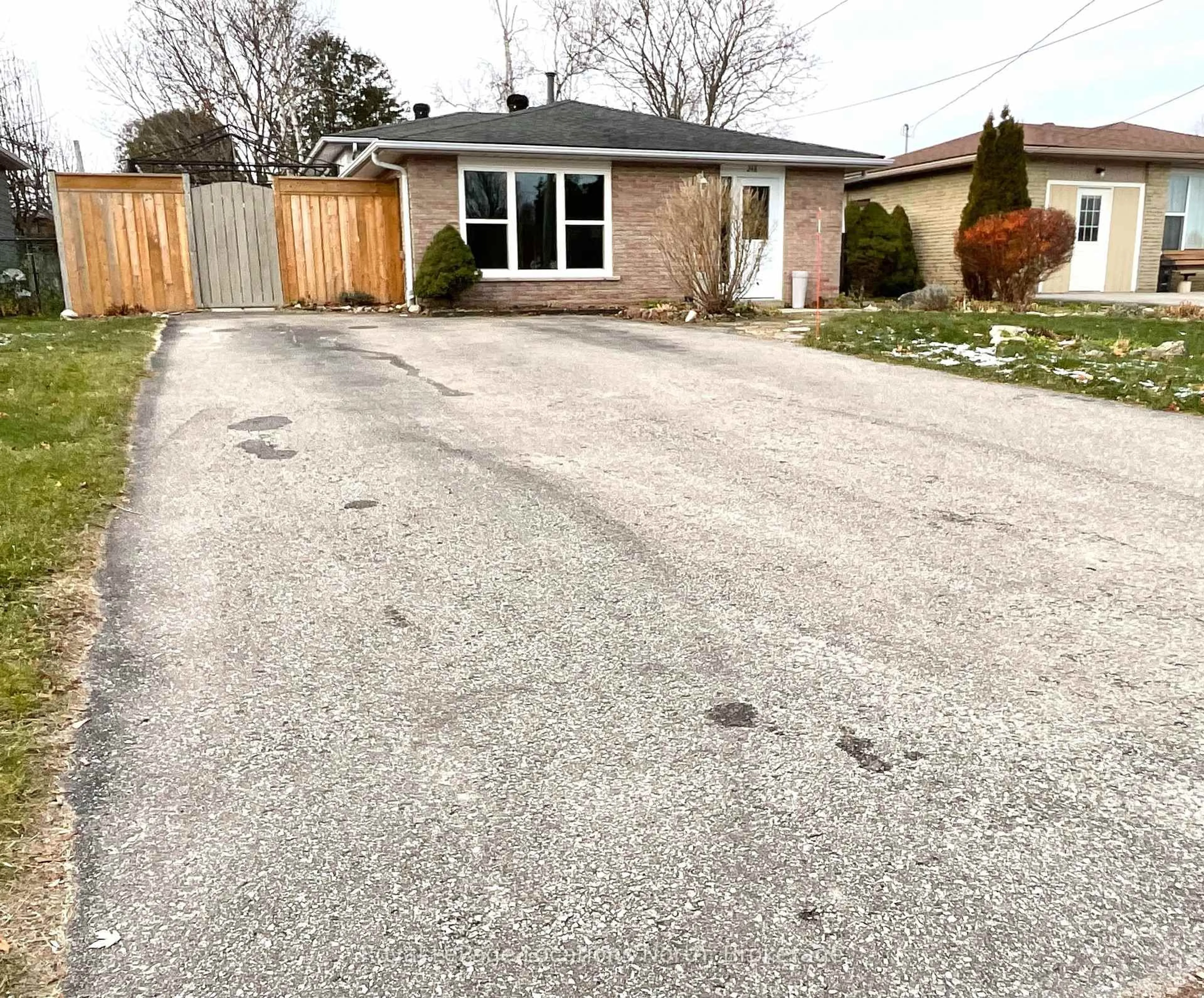 A pic from outside/outdoor area/front of a property/back of a property/a pic from drone, street for 248 Eric St, Clearview Ontario L0M 1S0