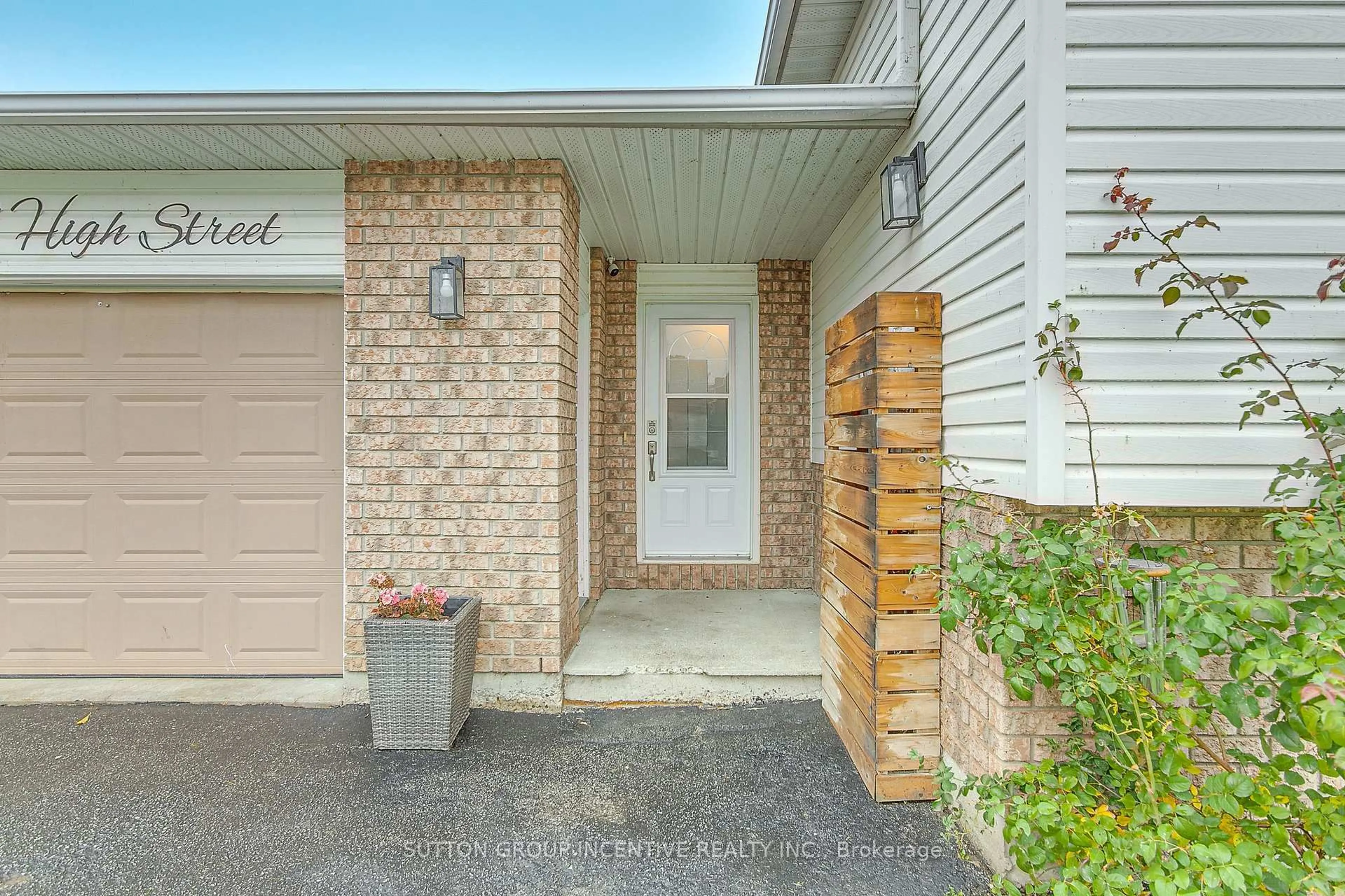 Unknown for 389 High St, Orillia Ontario L3V 4X6