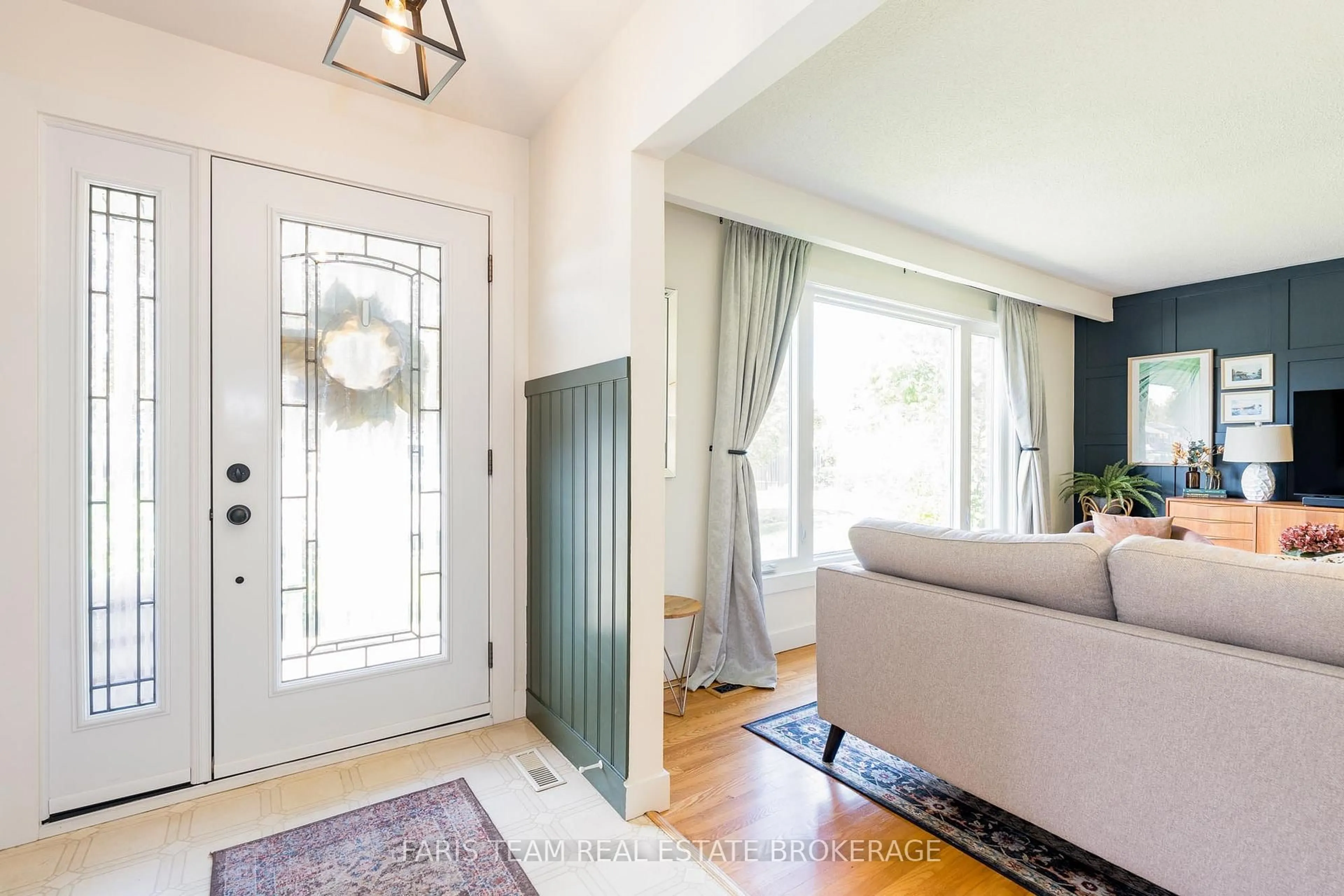 Indoor entryway for 43 Jeffrey St, Barrie Ontario L4M 4L4