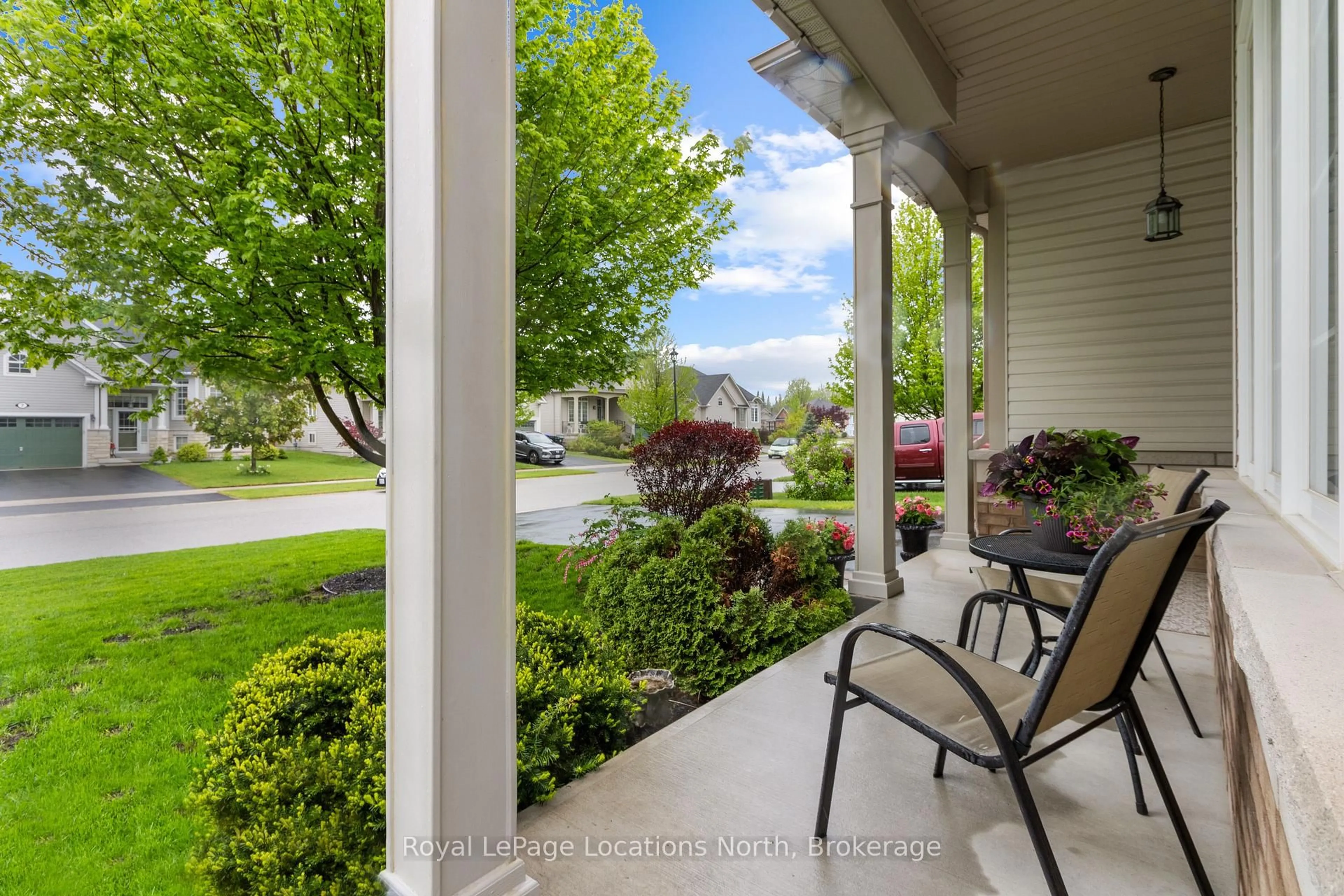 Patio, street for 8 Broadpoint St, Wasaga Beach Ontario L9Z 3B8