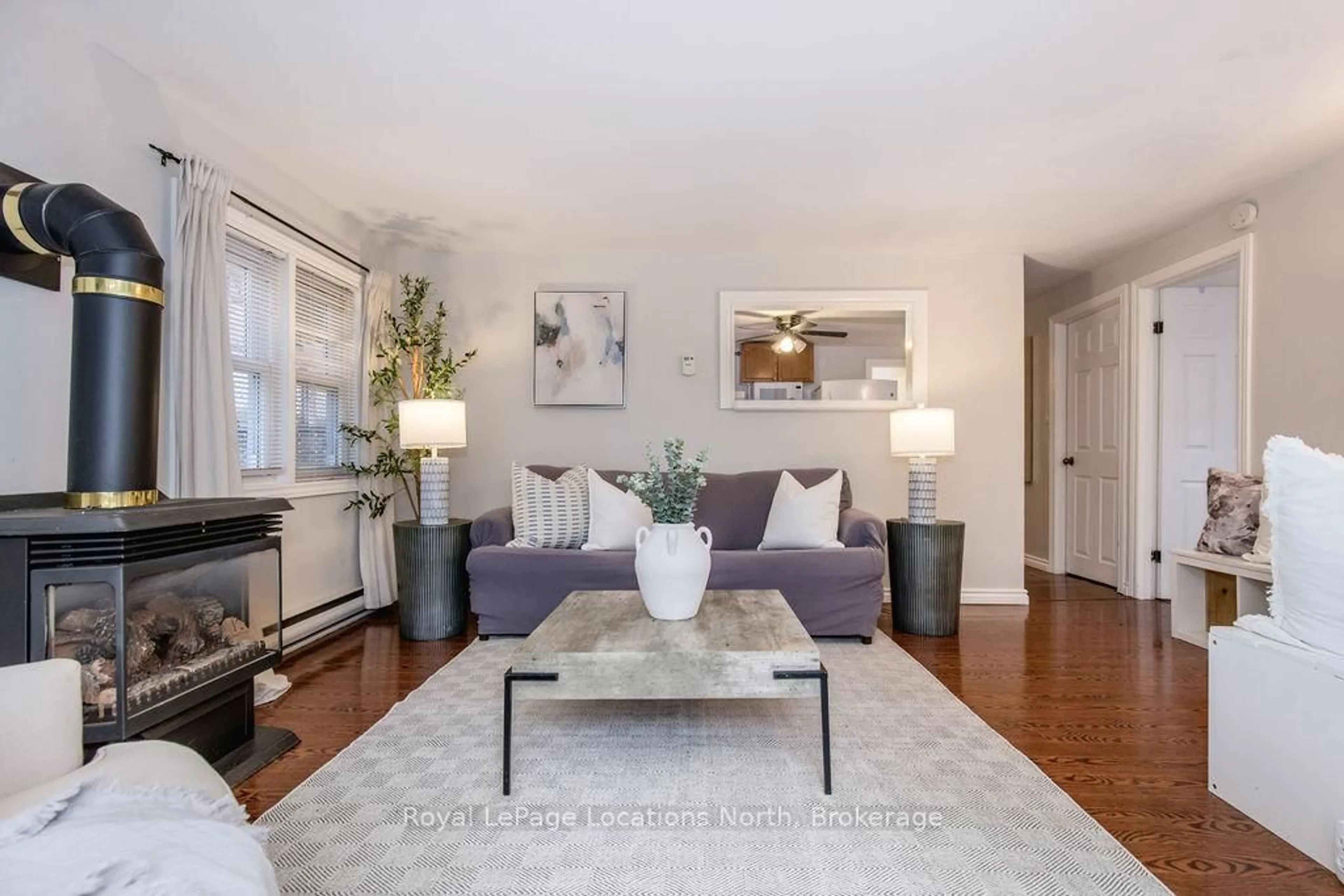 Living room with furniture, unknown for 55 47th St, Wasaga Beach Ontario L9Y 1Y5