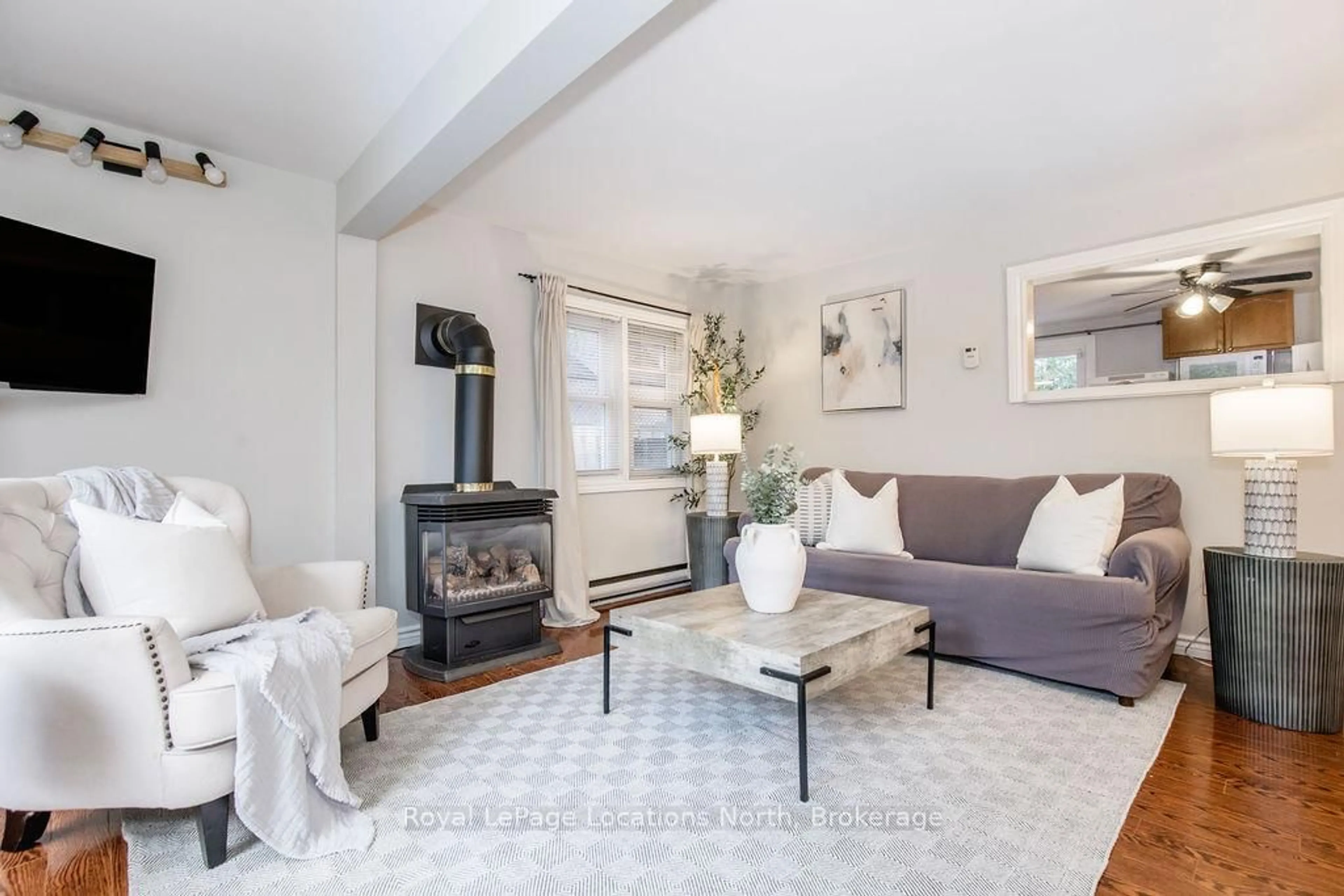 Living room with furniture, unknown for 55 47th St, Wasaga Beach Ontario L9Y 1Y5