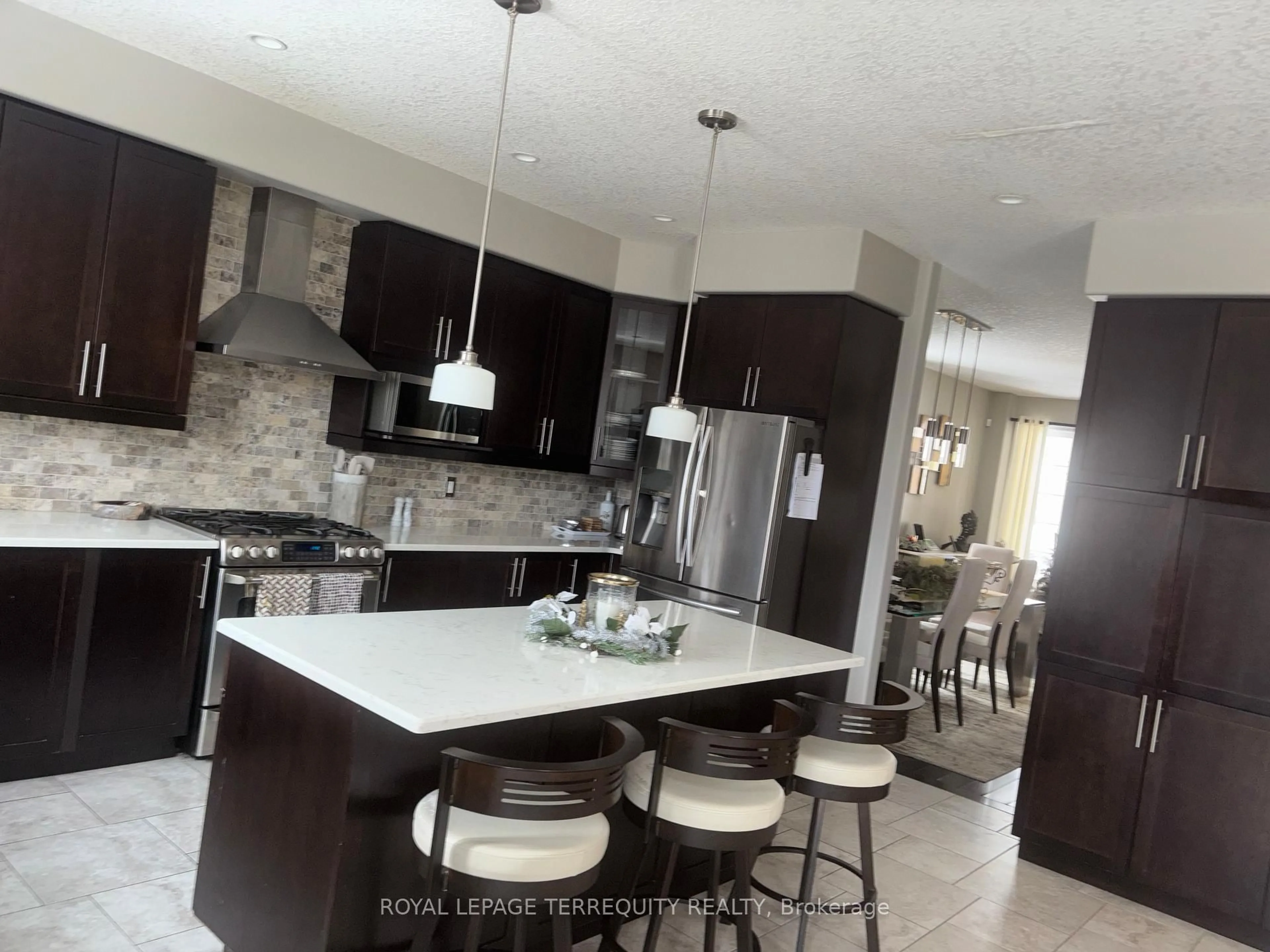 Open concept kitchen, ceramic/tile floor for 35 Marta Cres, Barrie Ontario L4N 3N6