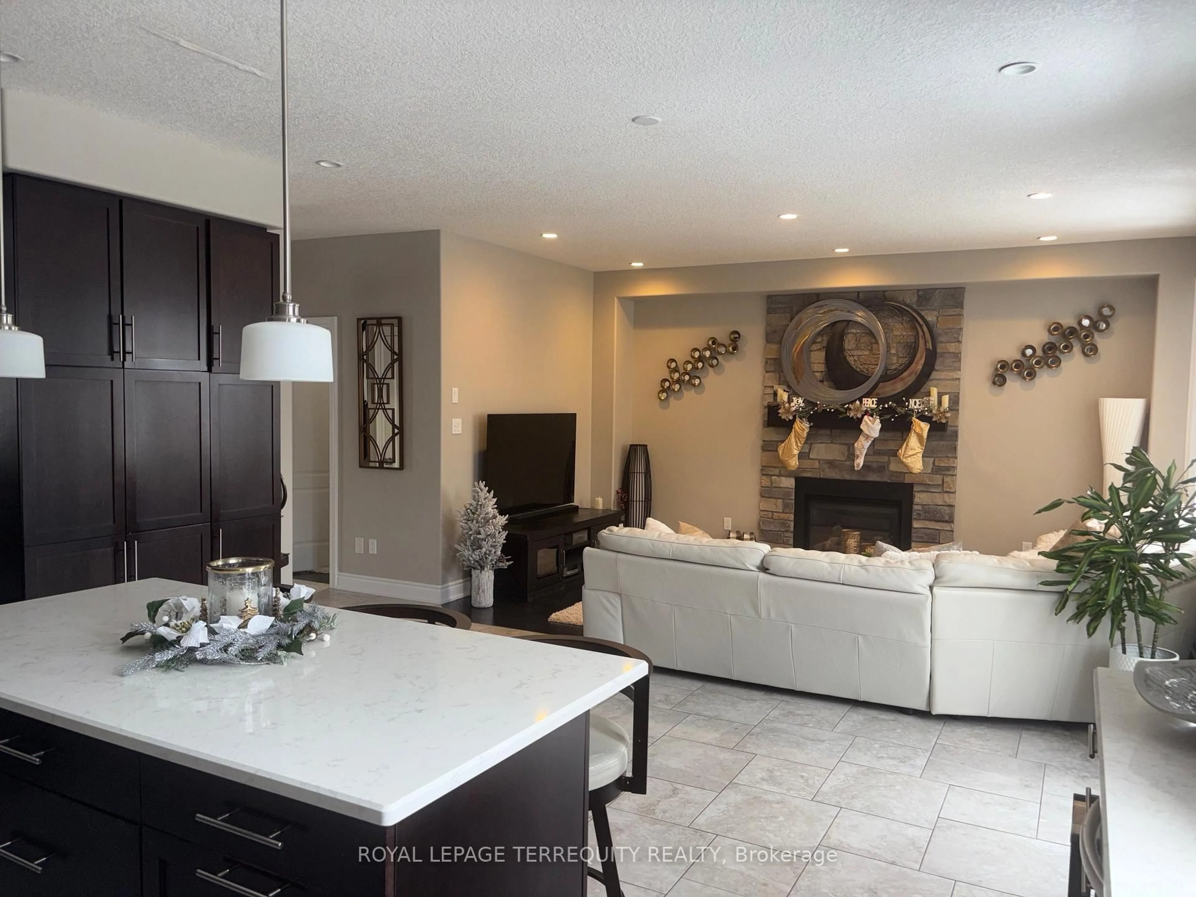Open concept kitchen, ceramic/tile floor for 35 Marta Cres, Barrie Ontario L4N 3N6