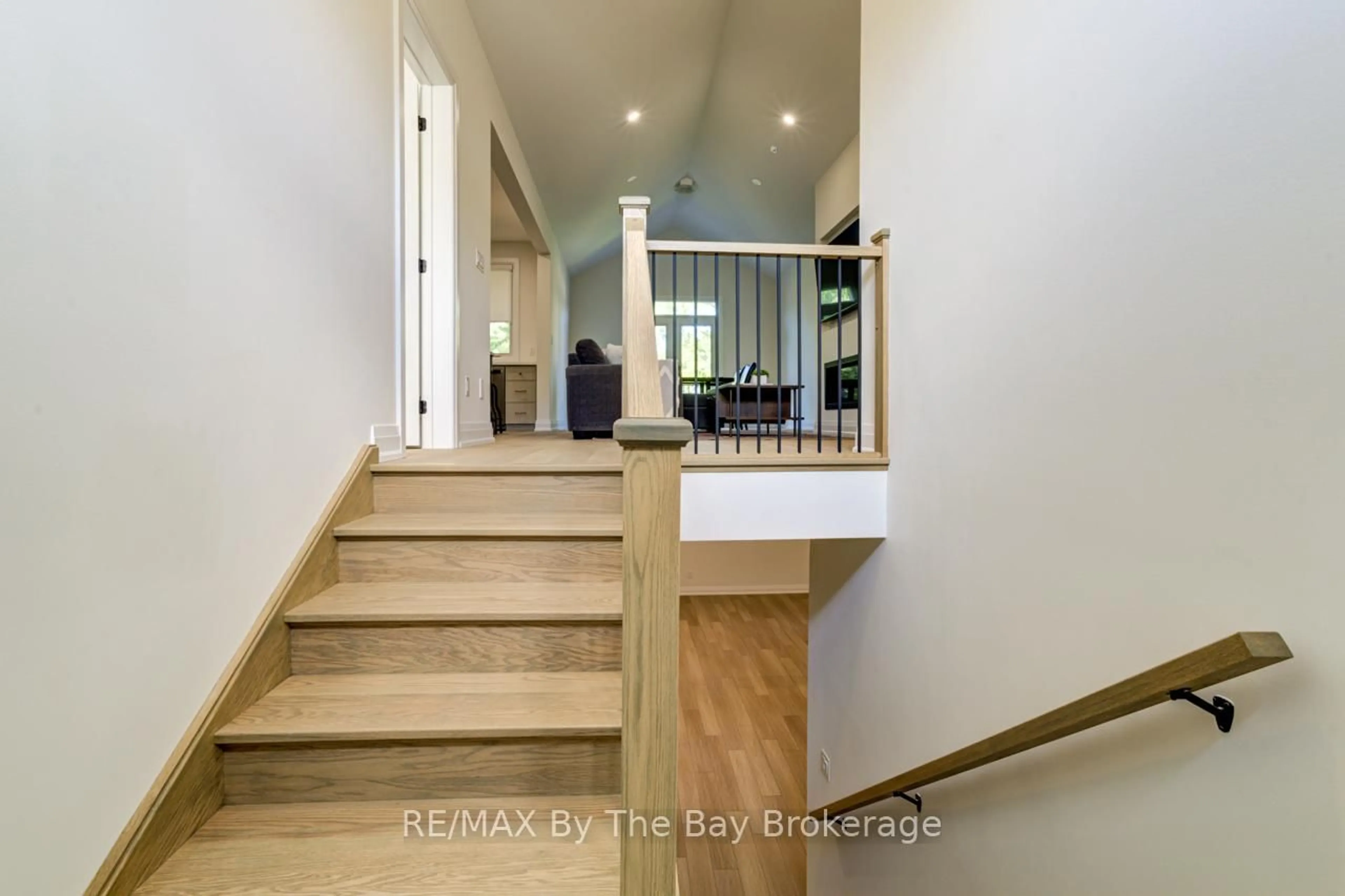 Indoor entryway for 91 Summer View Ave, Collingwood Ontario L9Y 3Z1