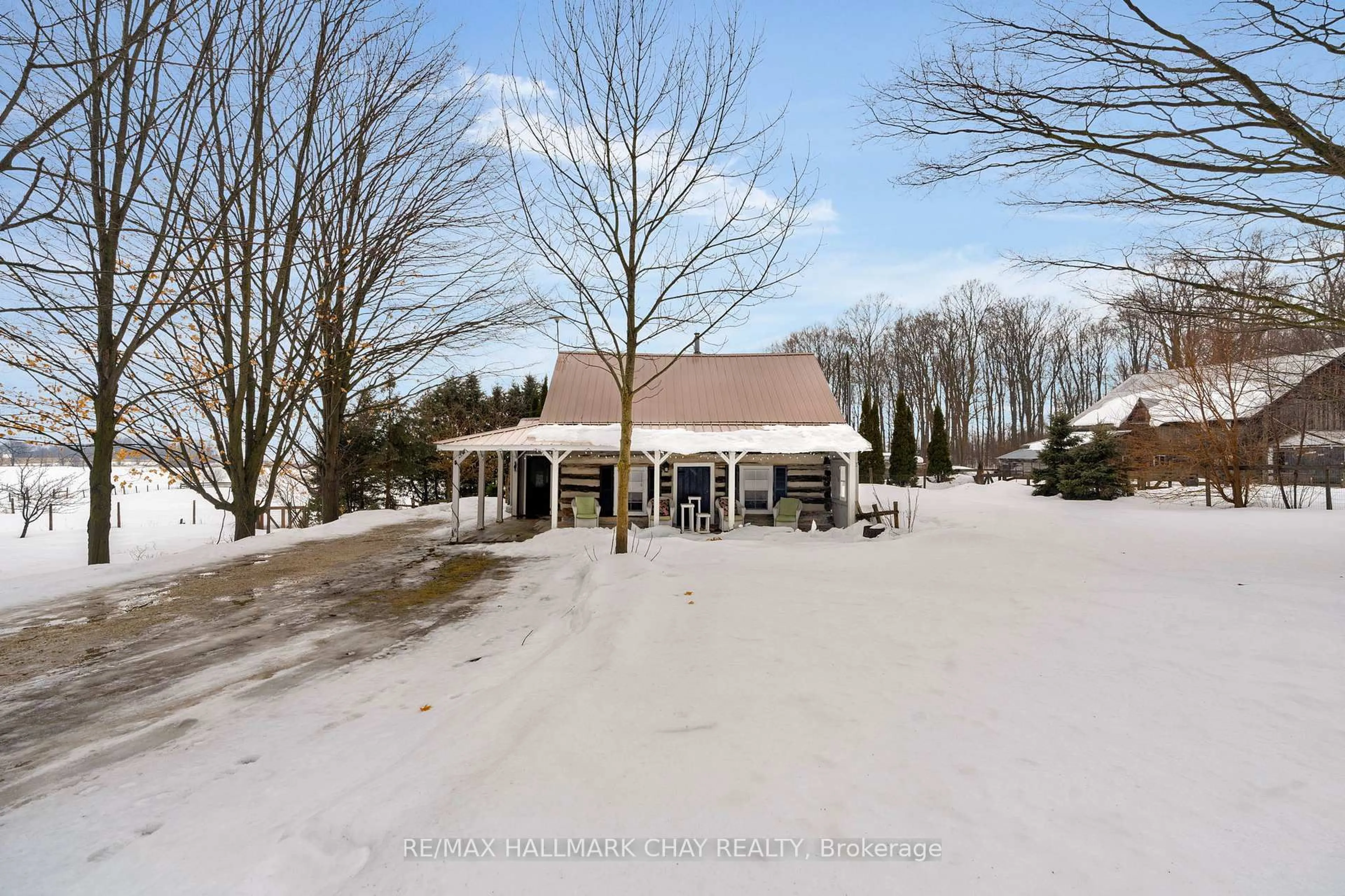 A pic from outside/outdoor area/front of a property/back of a property/a pic from drone, unknown for 1424 Klondike Park Rd, Clearview Ontario L0M 1S0