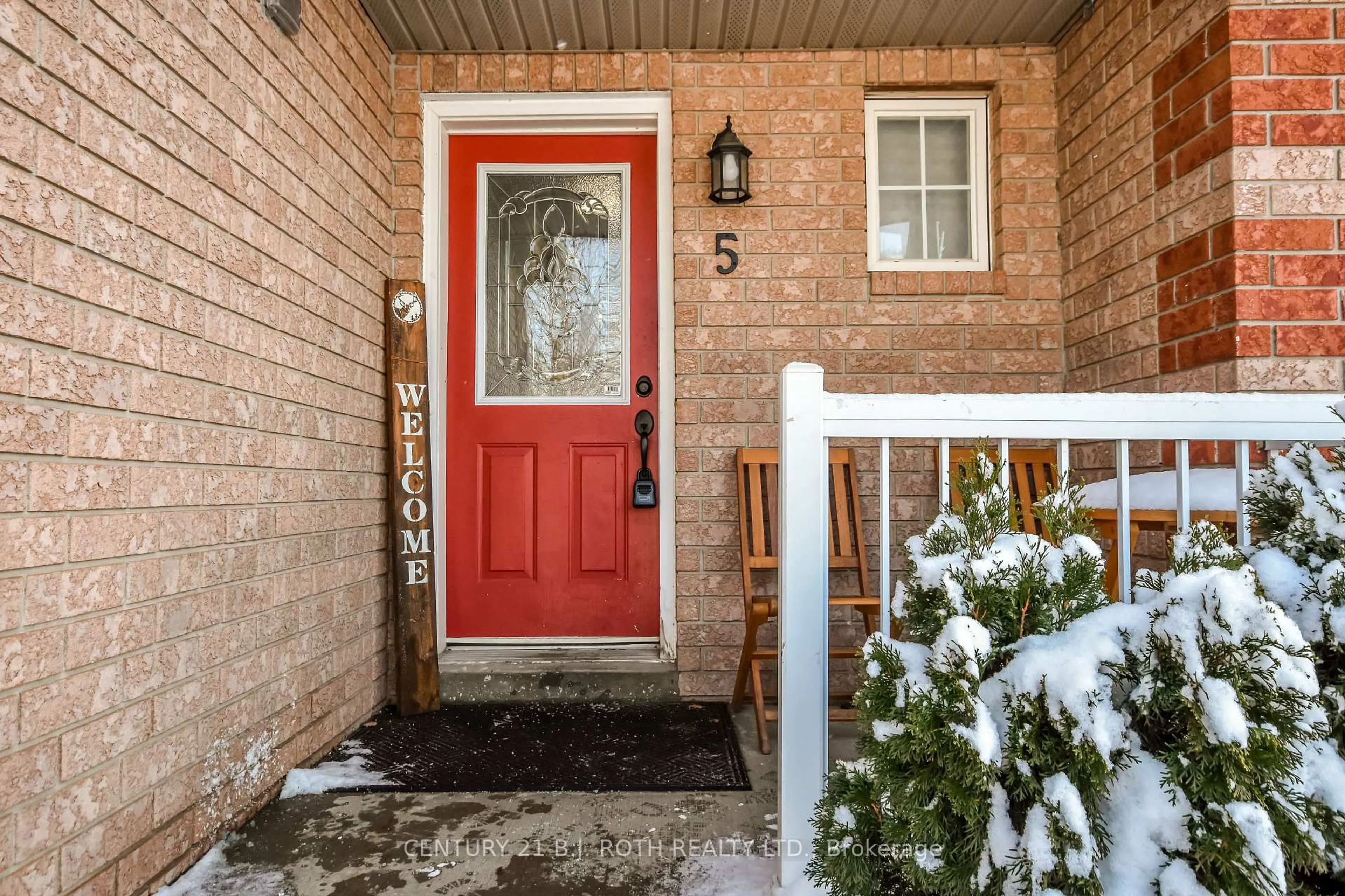 Indoor entryway for 5 Black Cherry Cres, Barrie Ontario L4N 9K9