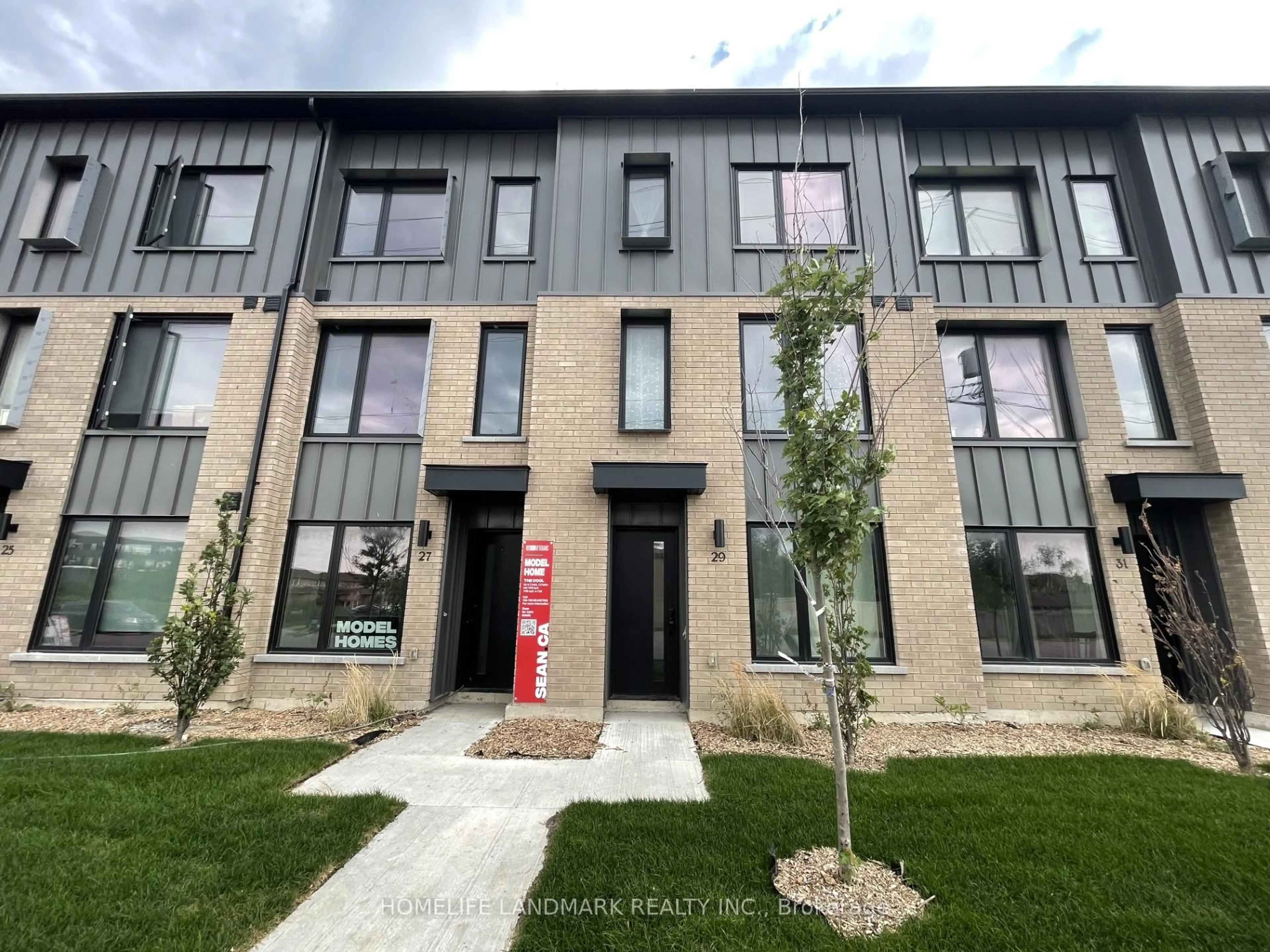 A pic from outside/outdoor area/front of a property/back of a property/a pic from drone, street for 29 Rainwater Lane, Barrie Ontario L4N 9J6