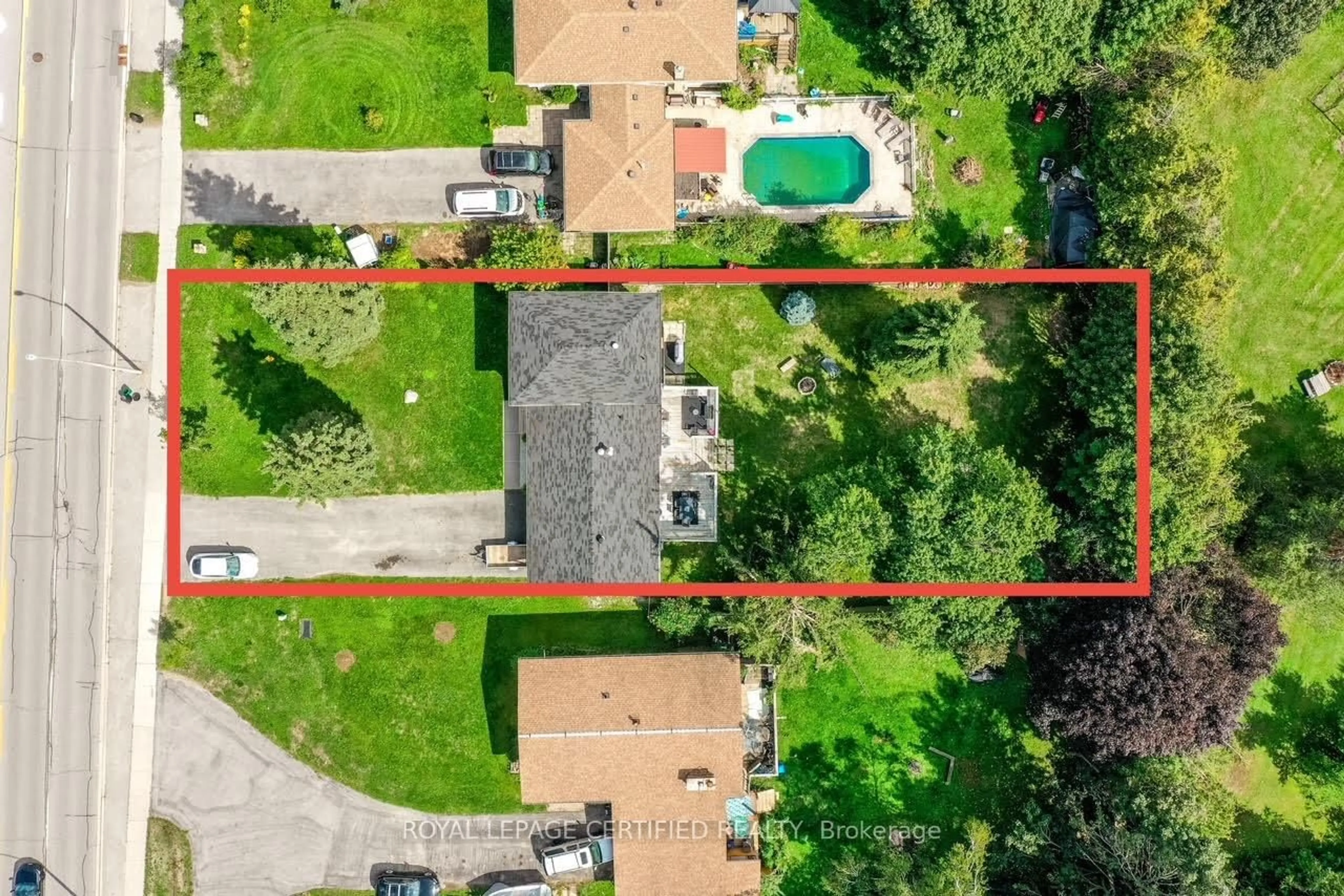 A pic from outside/outdoor area/front of a property/back of a property/a pic from drone, street for 605 Big Bay Point Rd, Barrie Ontario L4N 3Z9