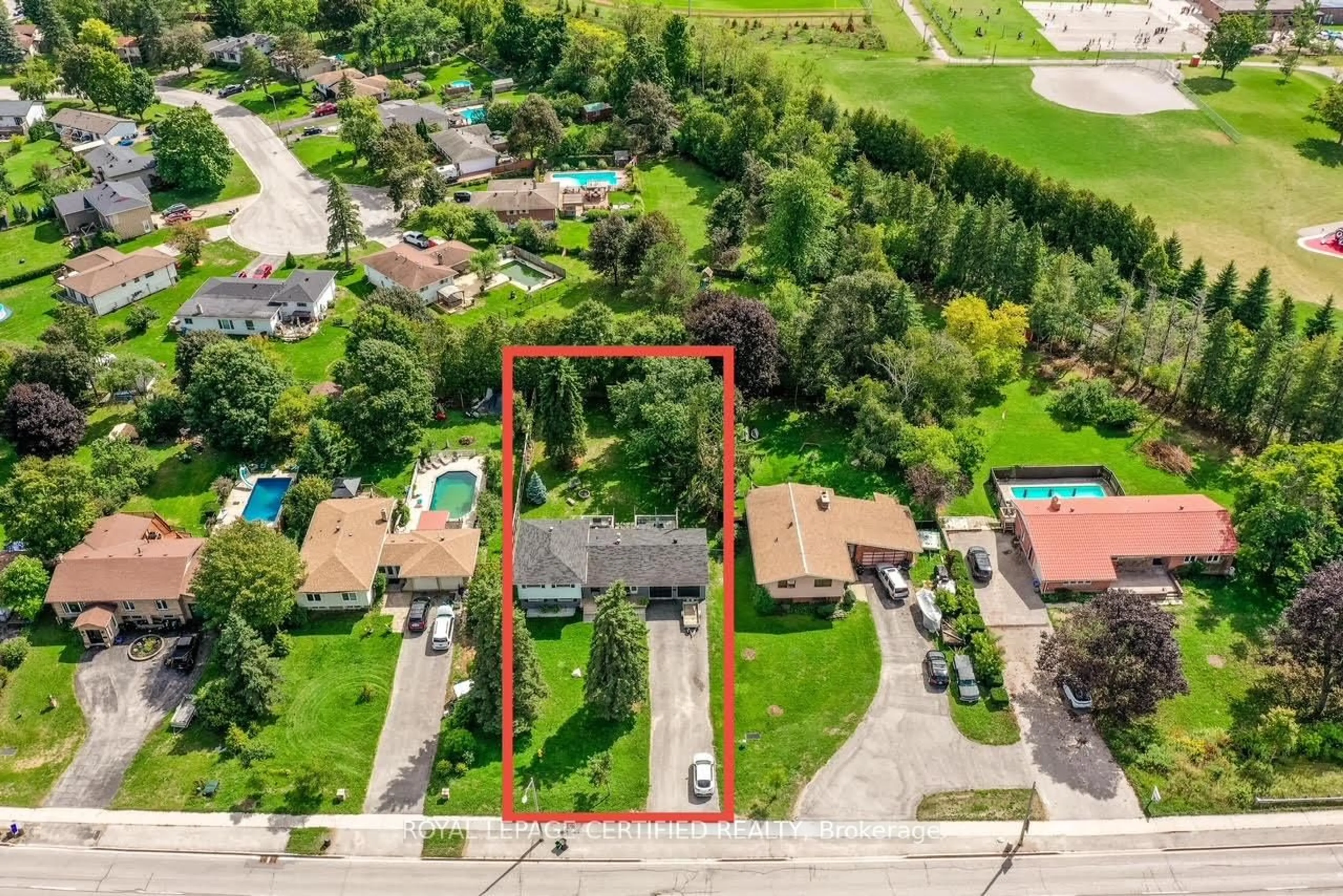 A pic from outside/outdoor area/front of a property/back of a property/a pic from drone, street for 605 Big Bay Point Rd, Barrie Ontario L4N 3Z9