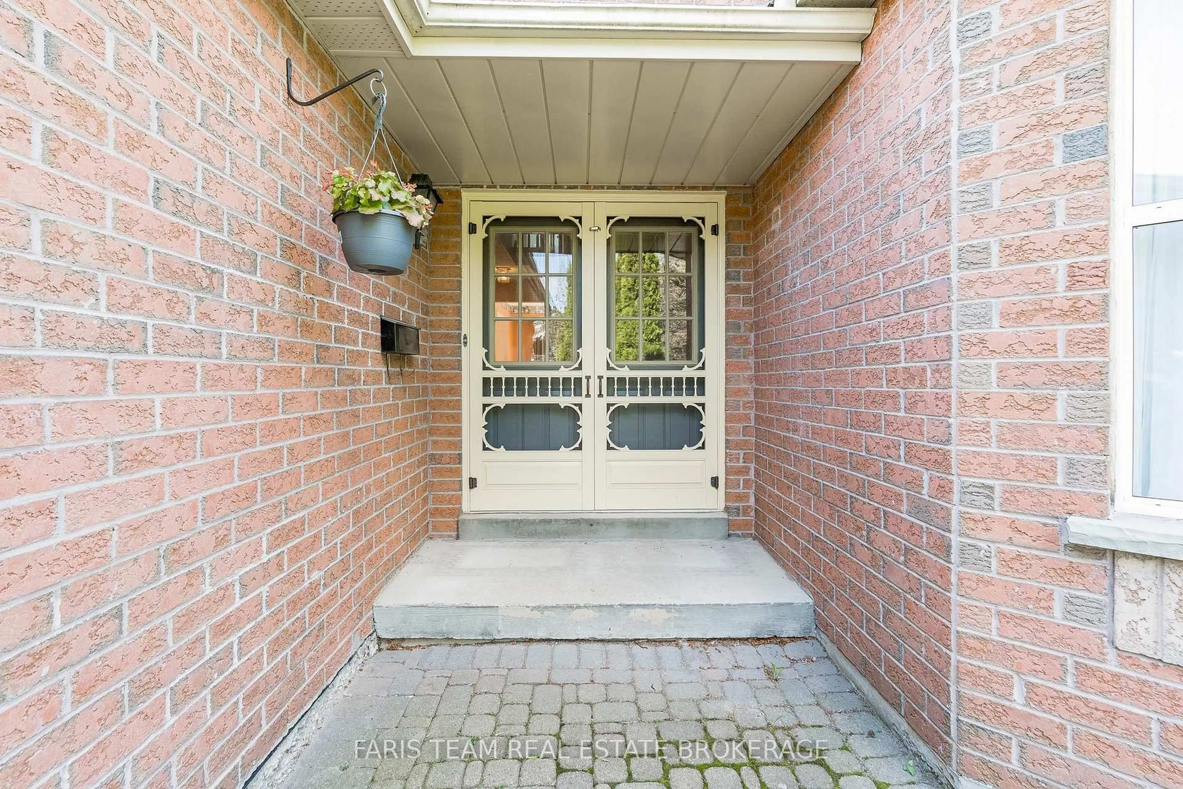 Indoor entryway for 230 Mary Anne Dr, Barrie Ontario L4N 7R2