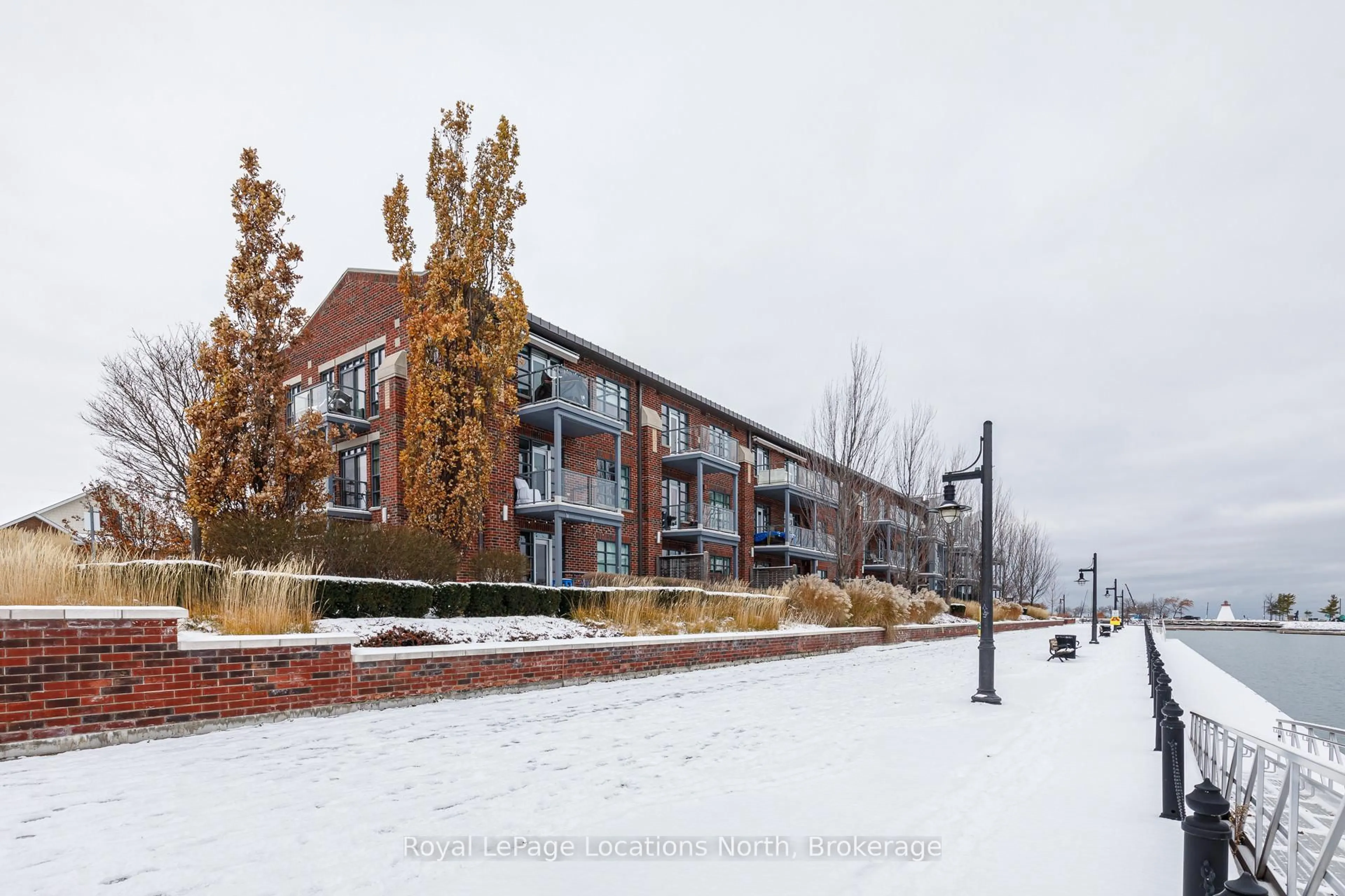 Patio, unknown for 1 SHIPYARD Lane #207, Collingwood Ontario L9Y 0W2