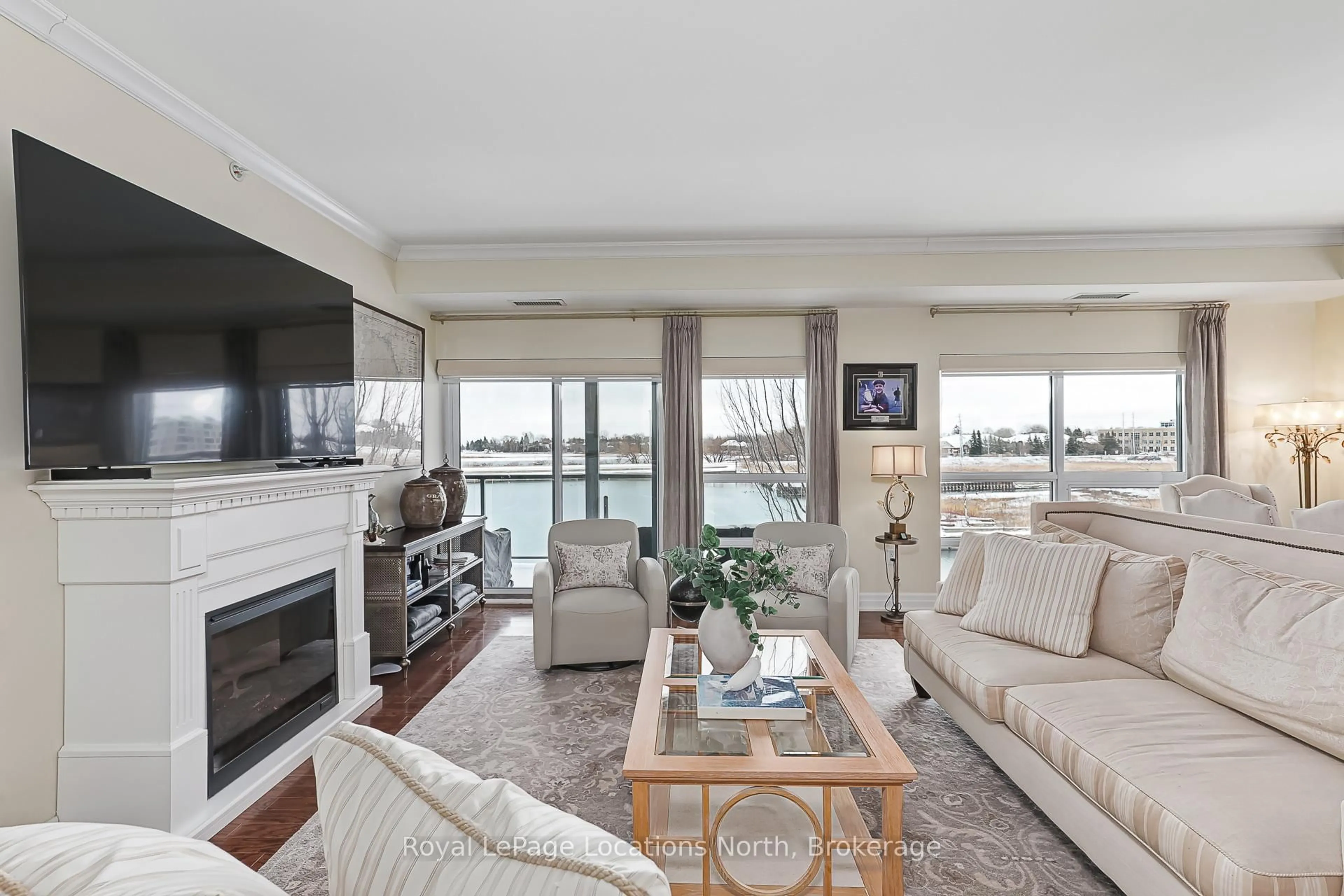 Living room with furniture, unknown for 1 SHIPYARD Lane #207, Collingwood Ontario L9Y 0W2