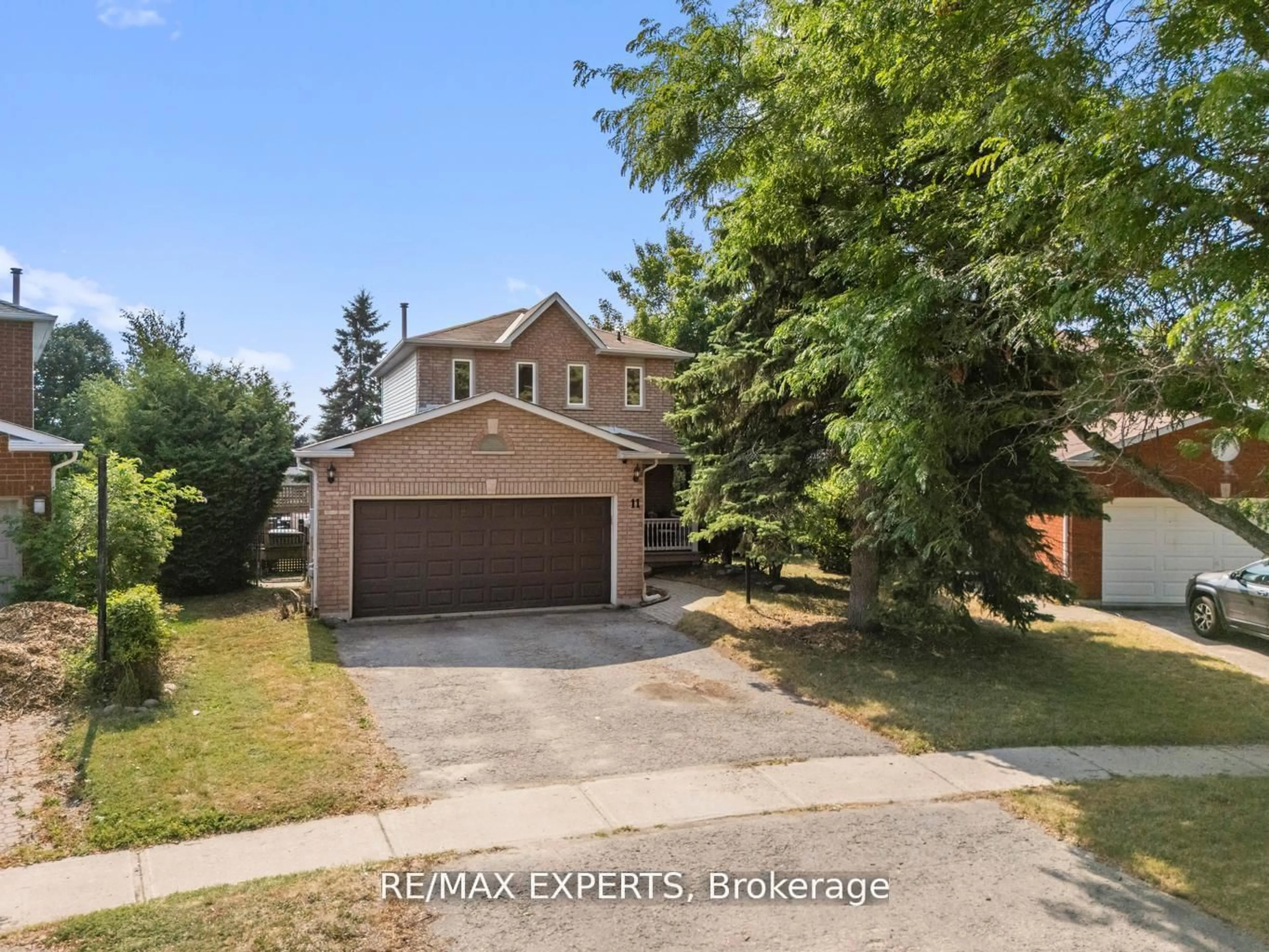 A pic from outside/outdoor area/front of a property/back of a property/a pic from drone, street for 11 Penton Dr, Barrie Ontario L4N 7A3