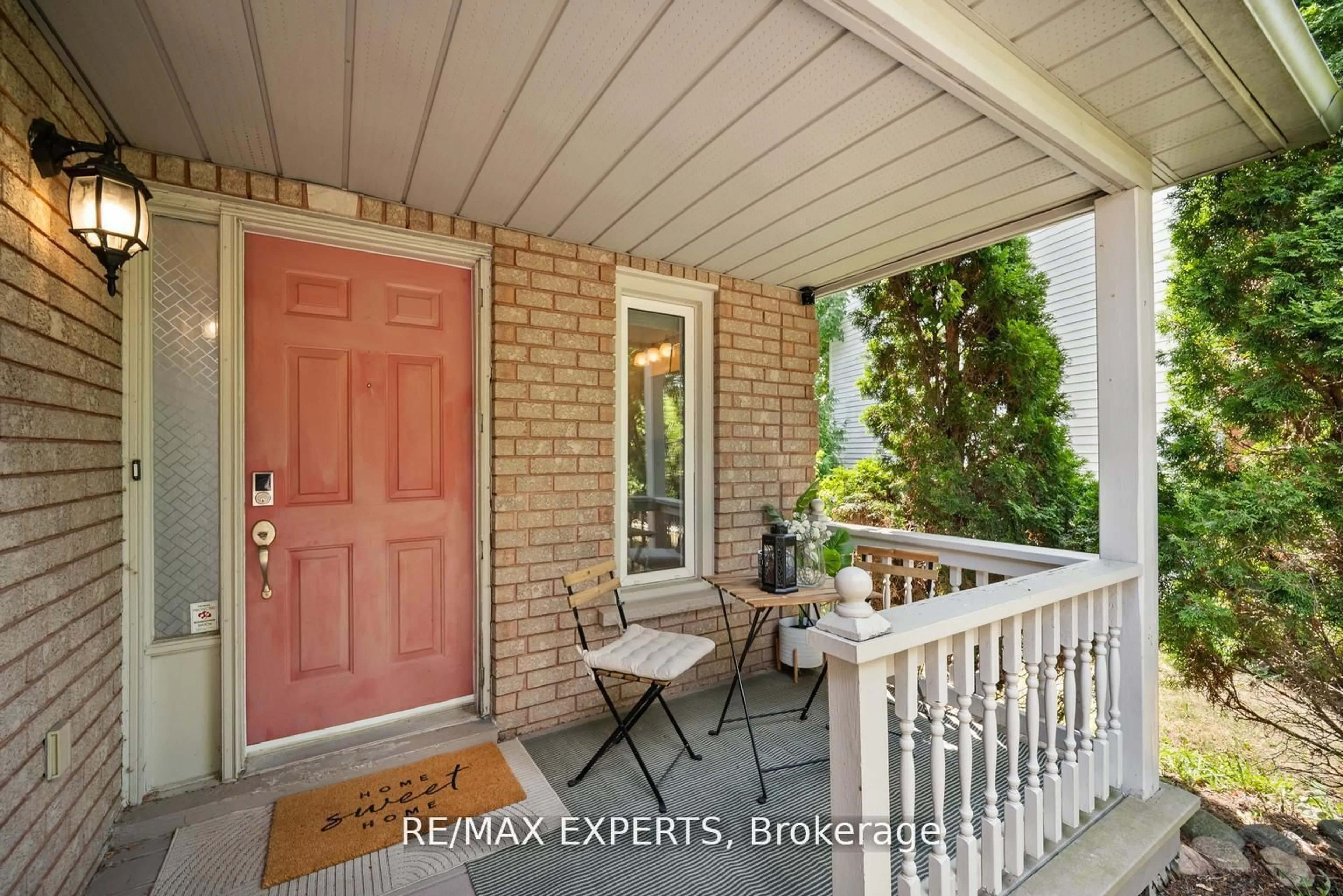 Indoor entryway for 11 Penton Dr, Barrie Ontario L4N 7A3