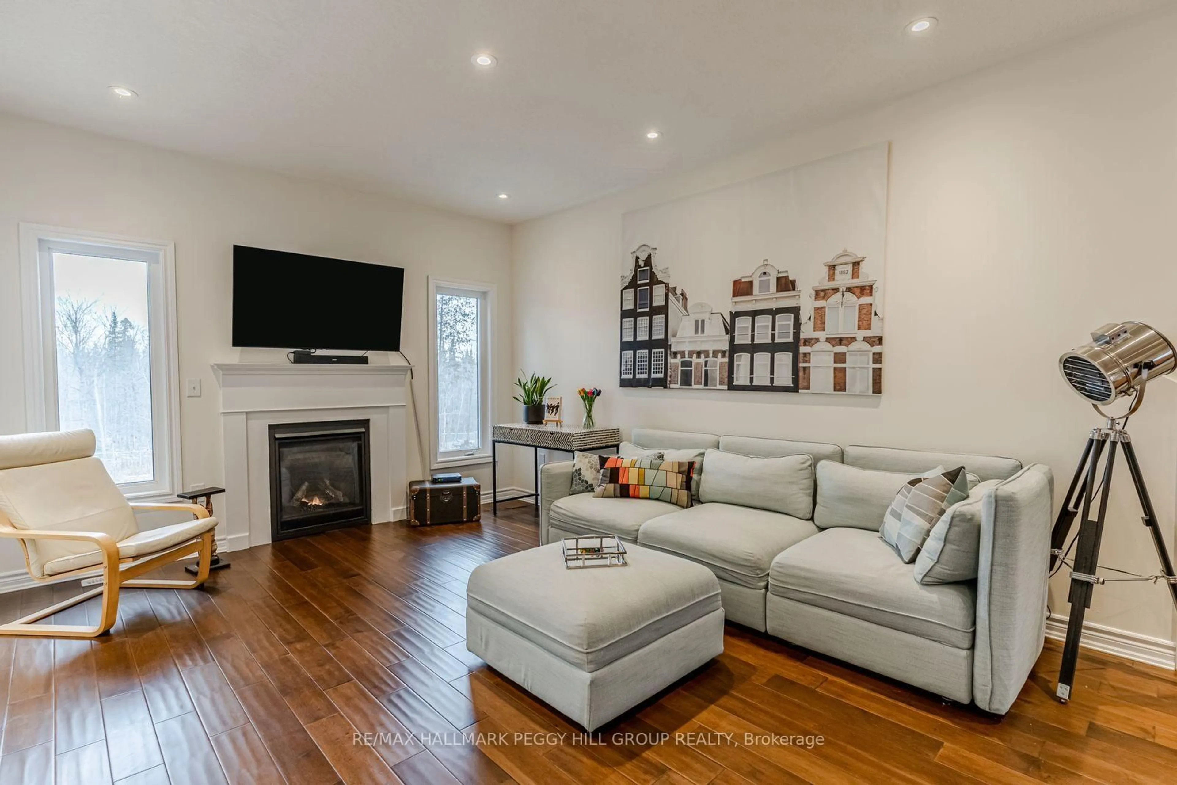 Living room with furniture, wood/laminate floor for 82 Diamond Valley Dr, Oro-Medonte Ontario L0L 2E0