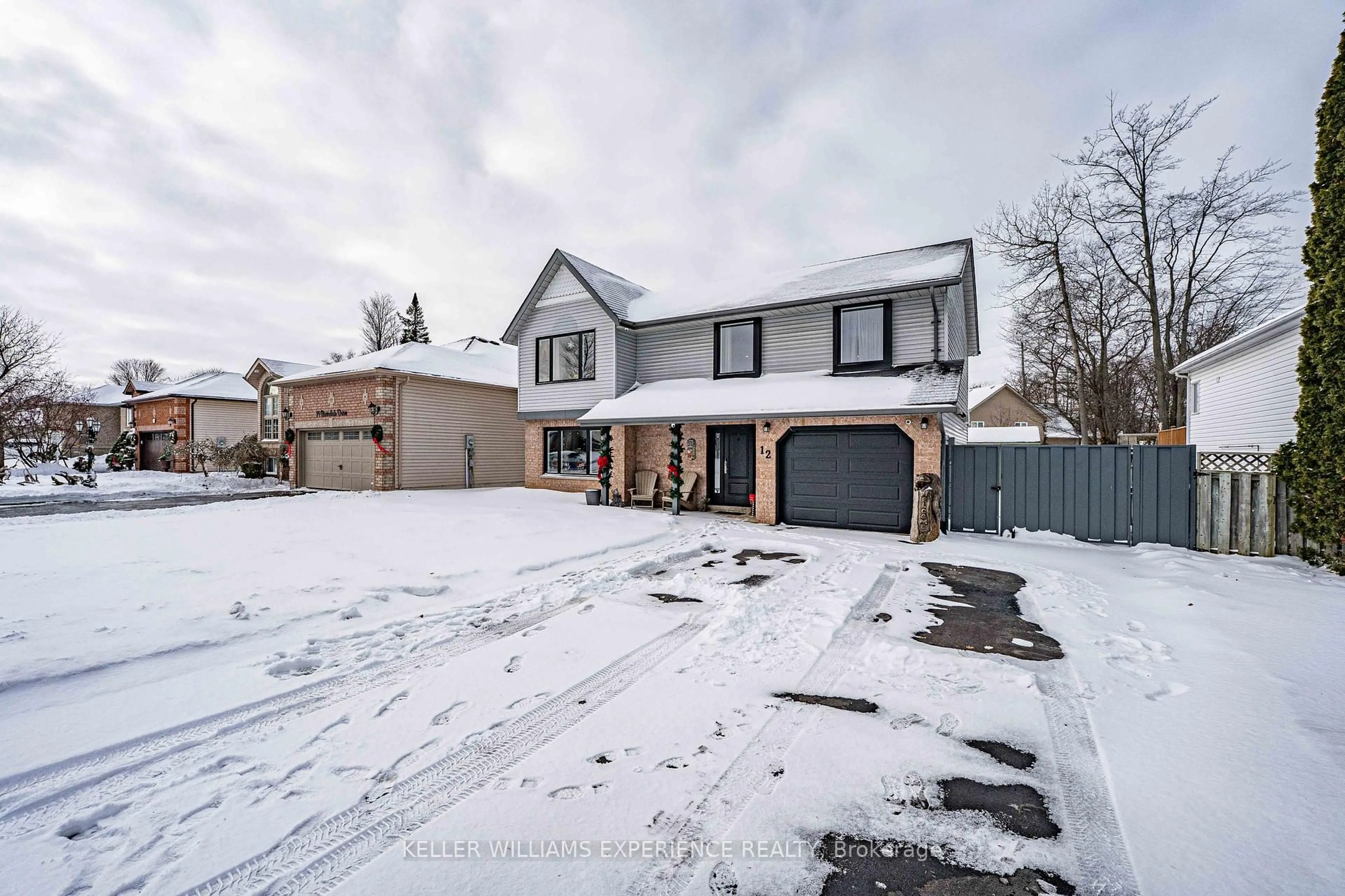 A pic from outside/outdoor area/front of a property/back of a property/a pic from drone, street for 12 Riverdale Dr, Wasaga Beach Ontario L9Z 1E9