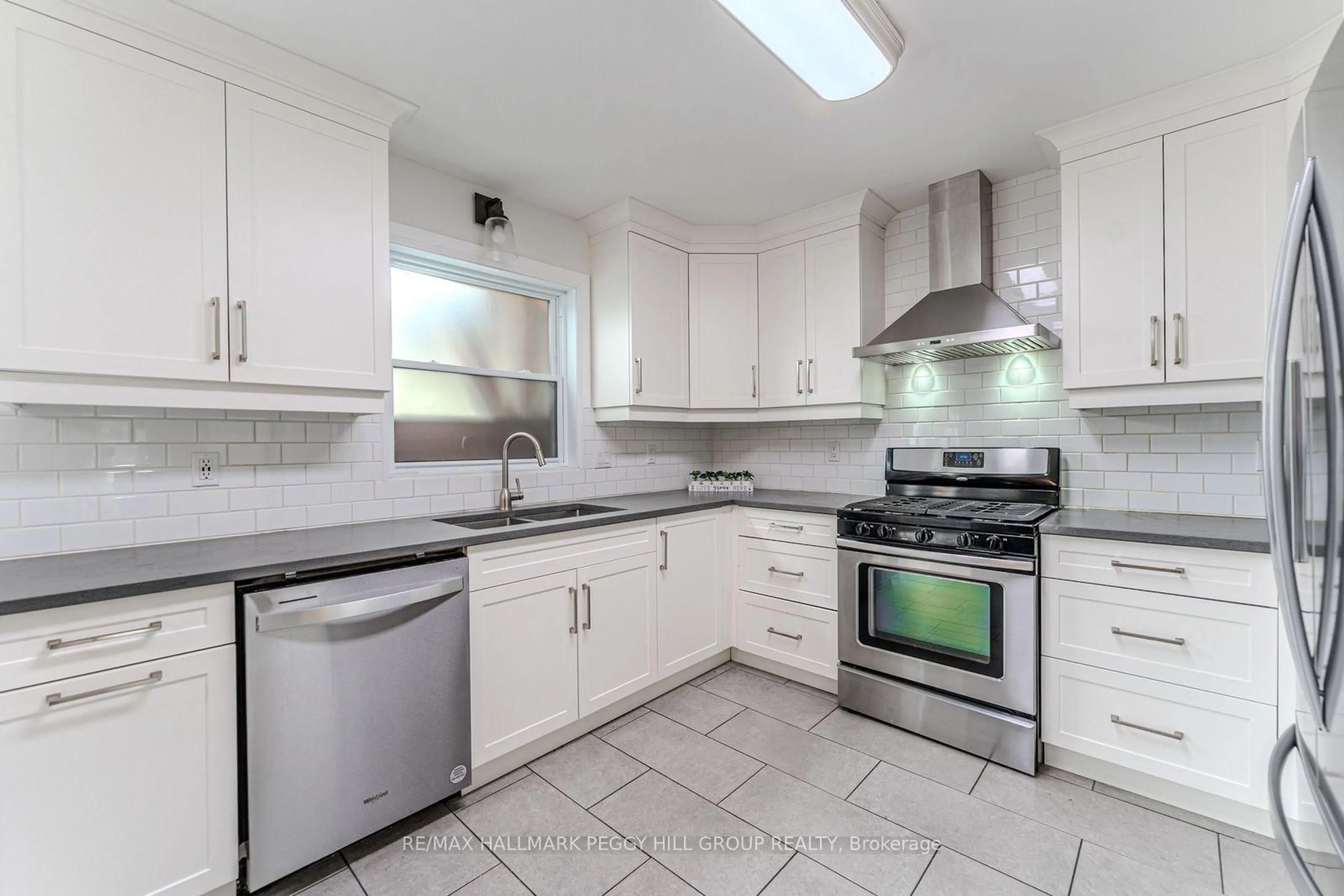 Standard kitchen, ceramic/tile floor for 66 Raquel St, Barrie Ontario L4N 9S8