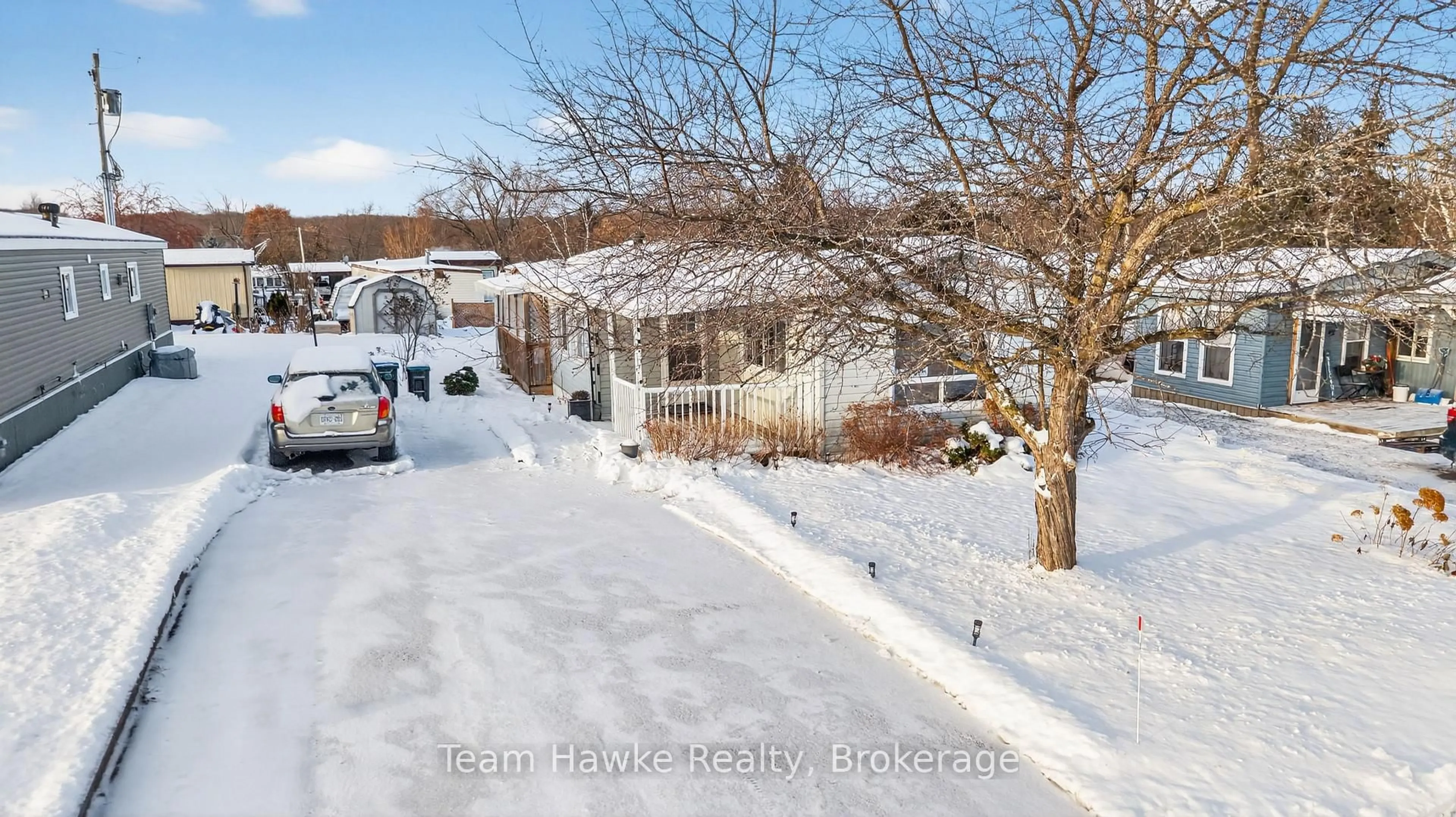 A pic from outside/outdoor area/front of a property/back of a property/a pic from drone, water/lake/river/ocean view for 44 Northland Rd, Midland Ontario L4R 0B9