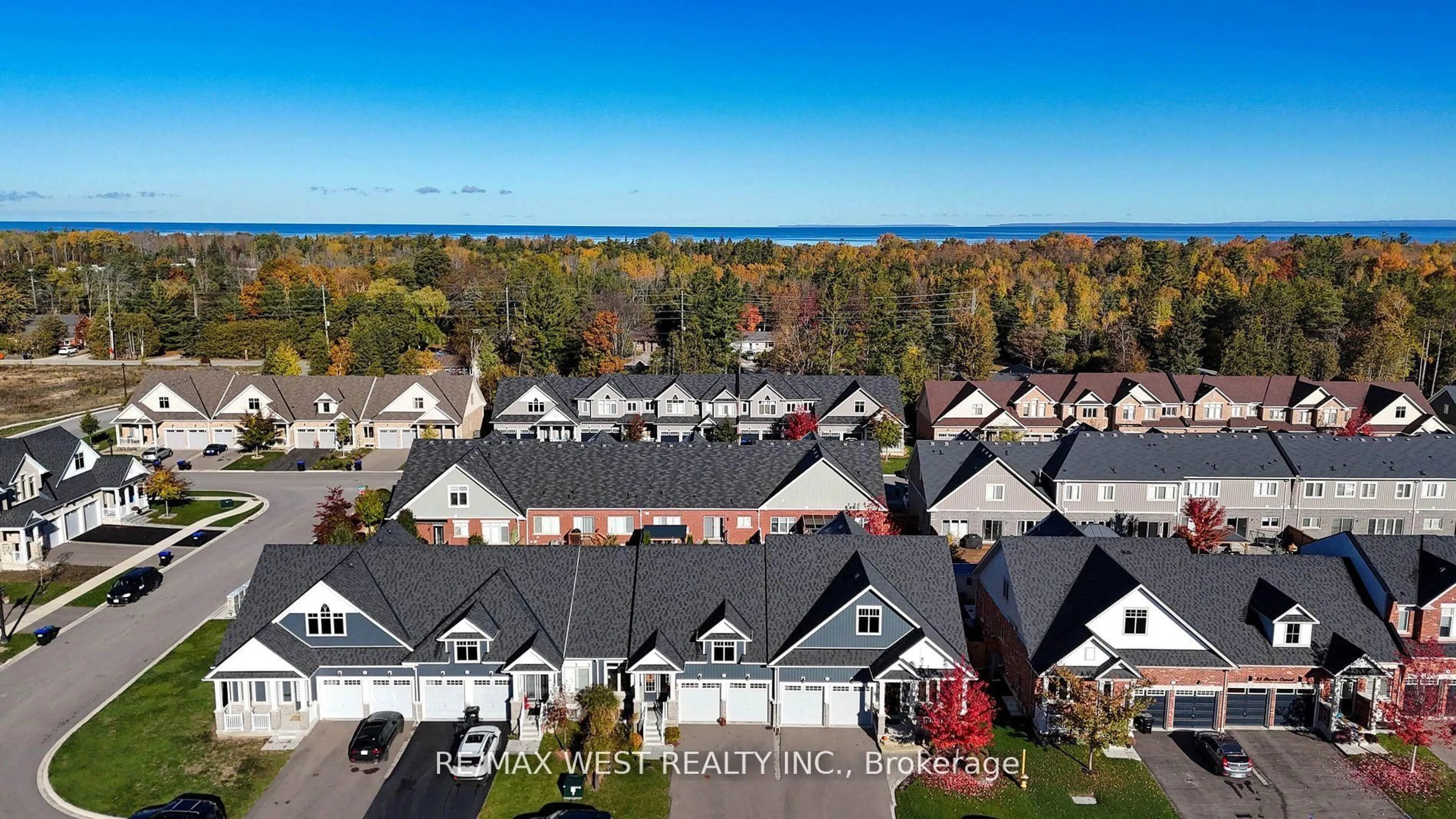 A pic from outside/outdoor area/front of a property/back of a property/a pic from drone, unknown for 22 Bianca Cres, Wasaga Beach Ontario L9Z 0H7