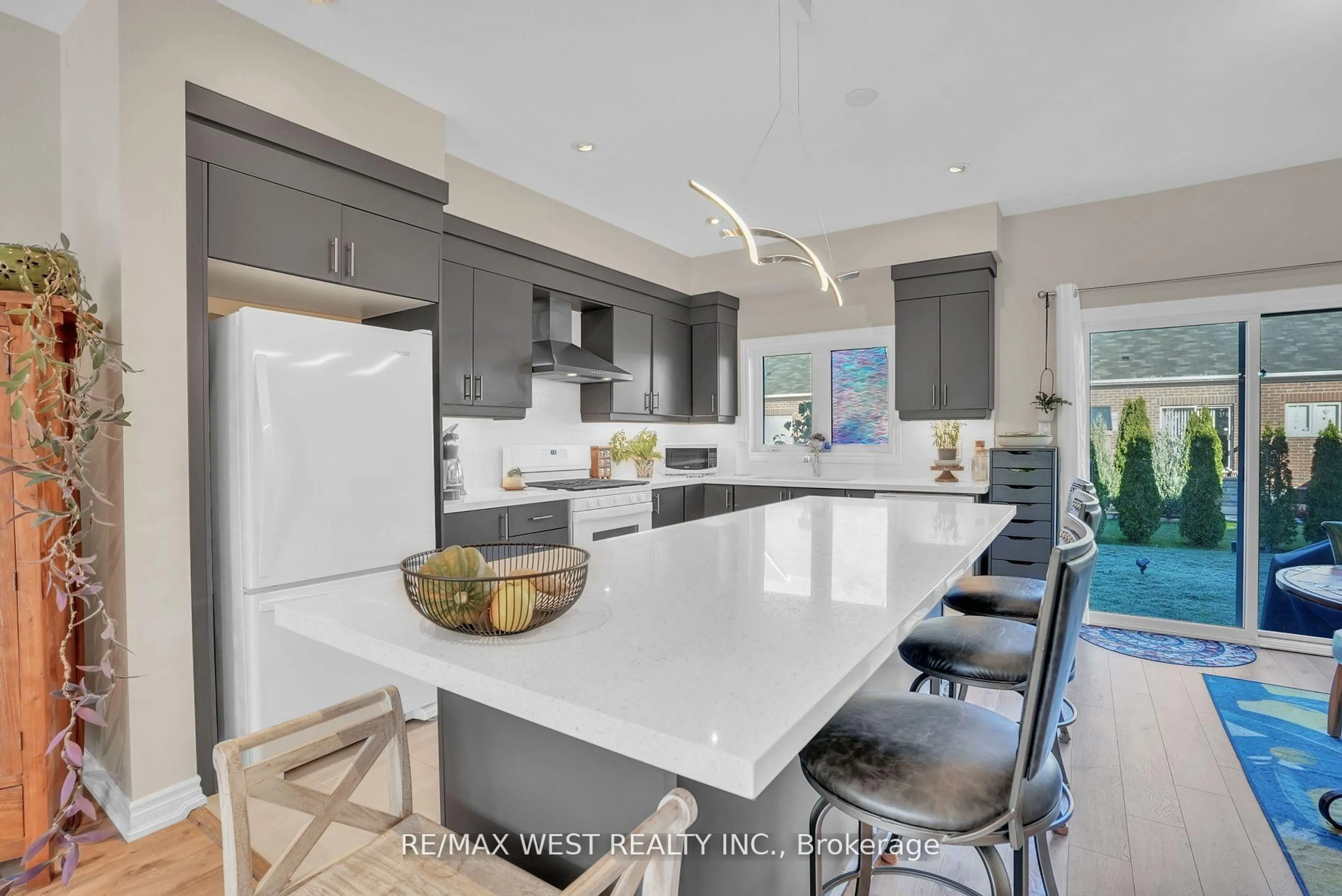 Contemporary kitchen, ceramic/tile floor for 22 Bianca Cres, Wasaga Beach Ontario L9Z 0H7