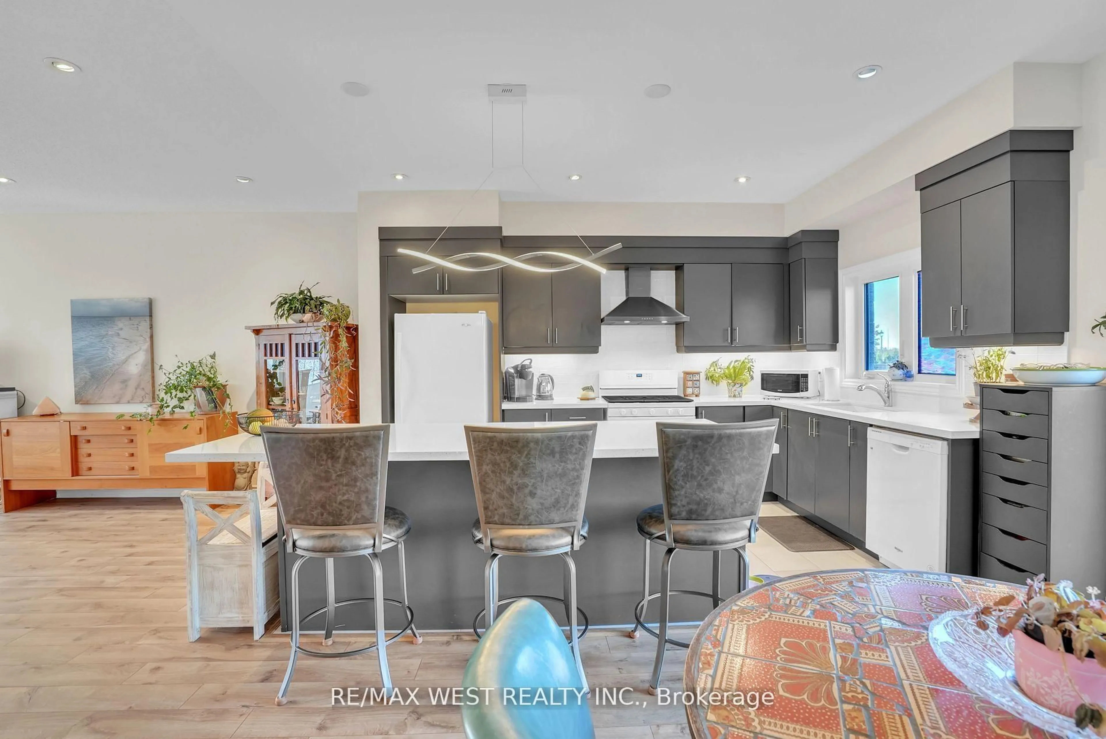 Open concept kitchen, ceramic/tile floor for 22 Bianca Cres, Wasaga Beach Ontario L9Z 0H7