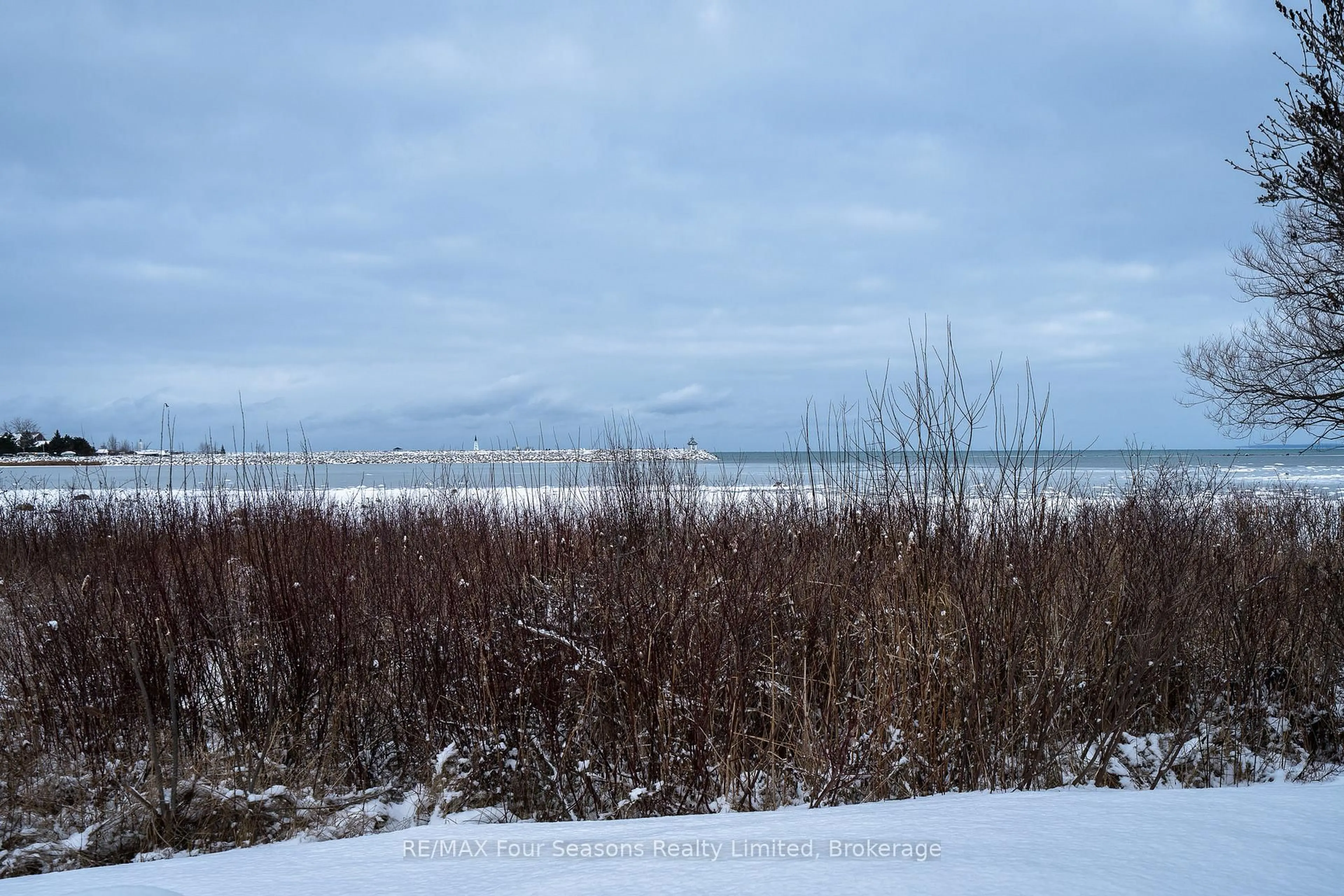 Blurry image for 44 Trott Blvd #24, Collingwood Ontario L9Y 5B7