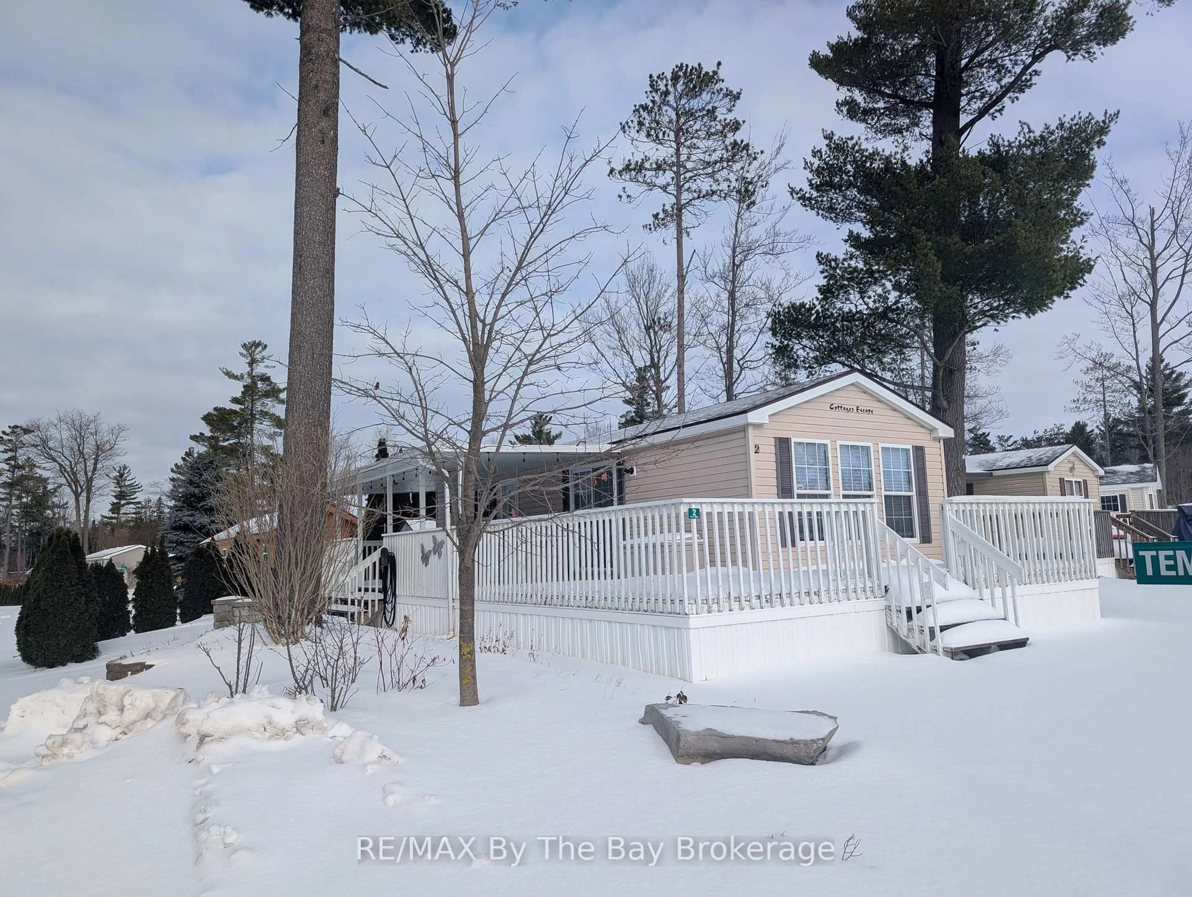 A pic from outside/outdoor area/front of a property/back of a property/a pic from drone, unknown for 2 WHITE PINES Tr, Wasaga Beach Ontario L9Z 1X7