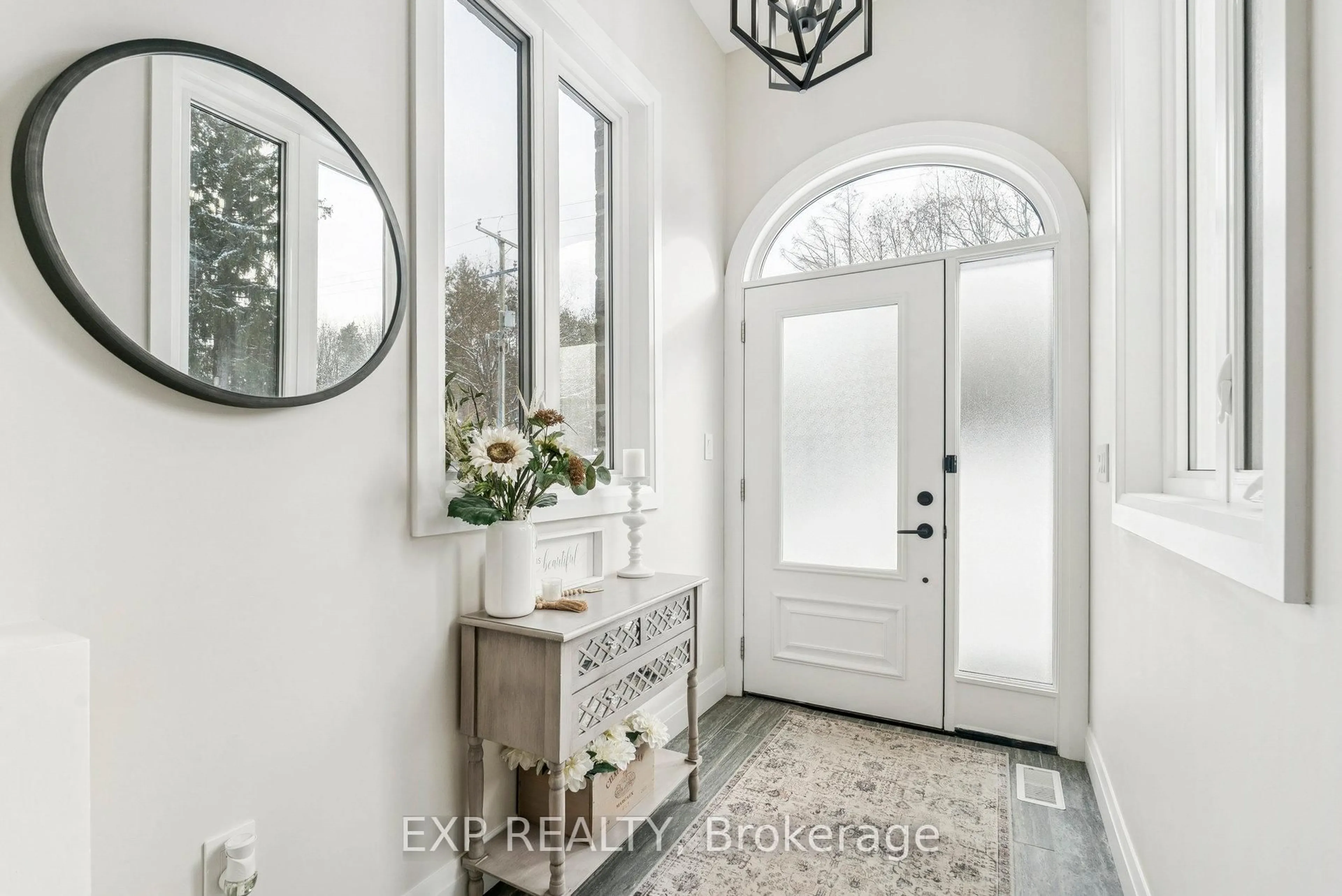 Indoor entryway for 2386 South Orr Lake Rd, Springwater Ontario L0L 1P0