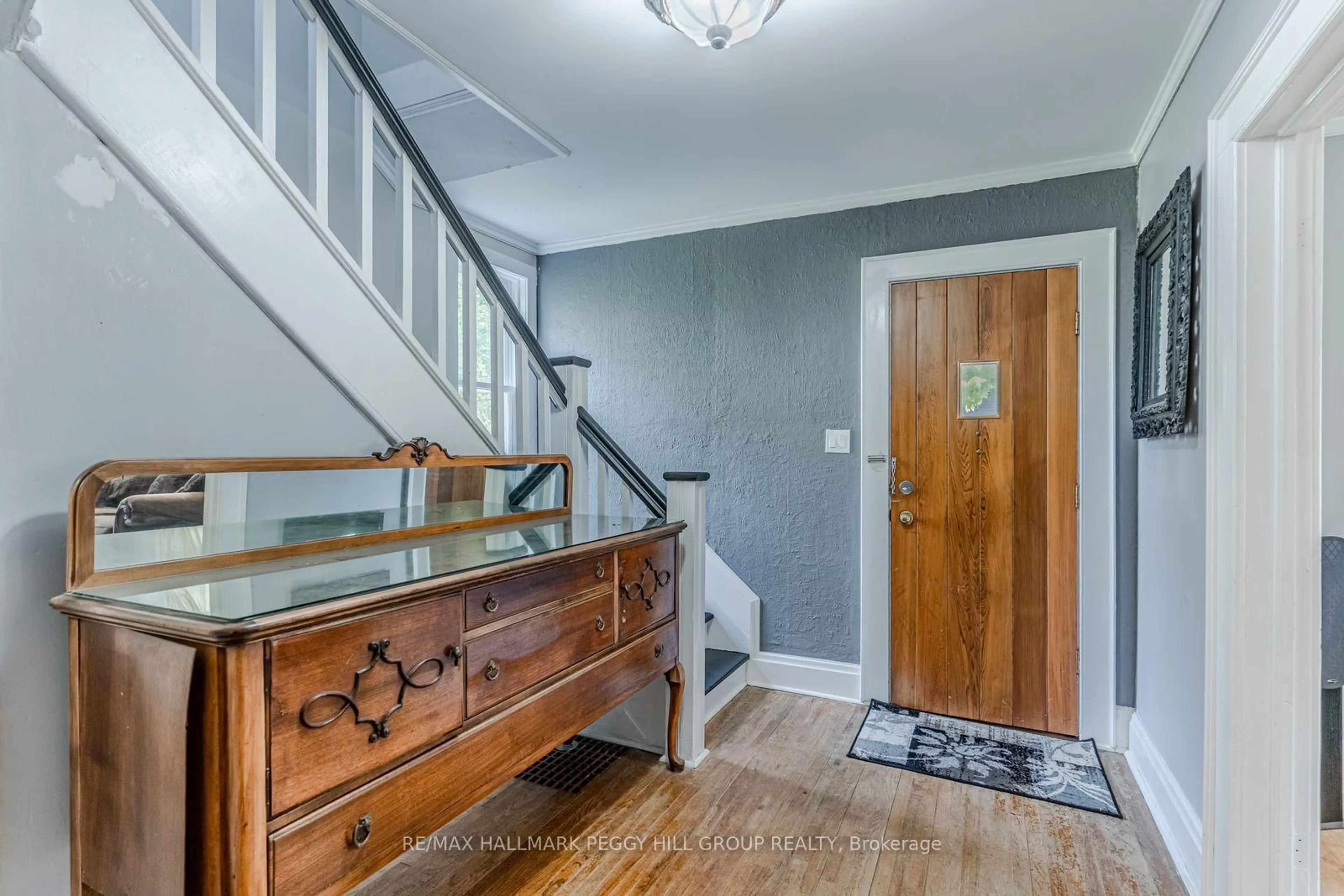 Indoor entryway for 66 Richard St, Tay Ontario L0K 2A0