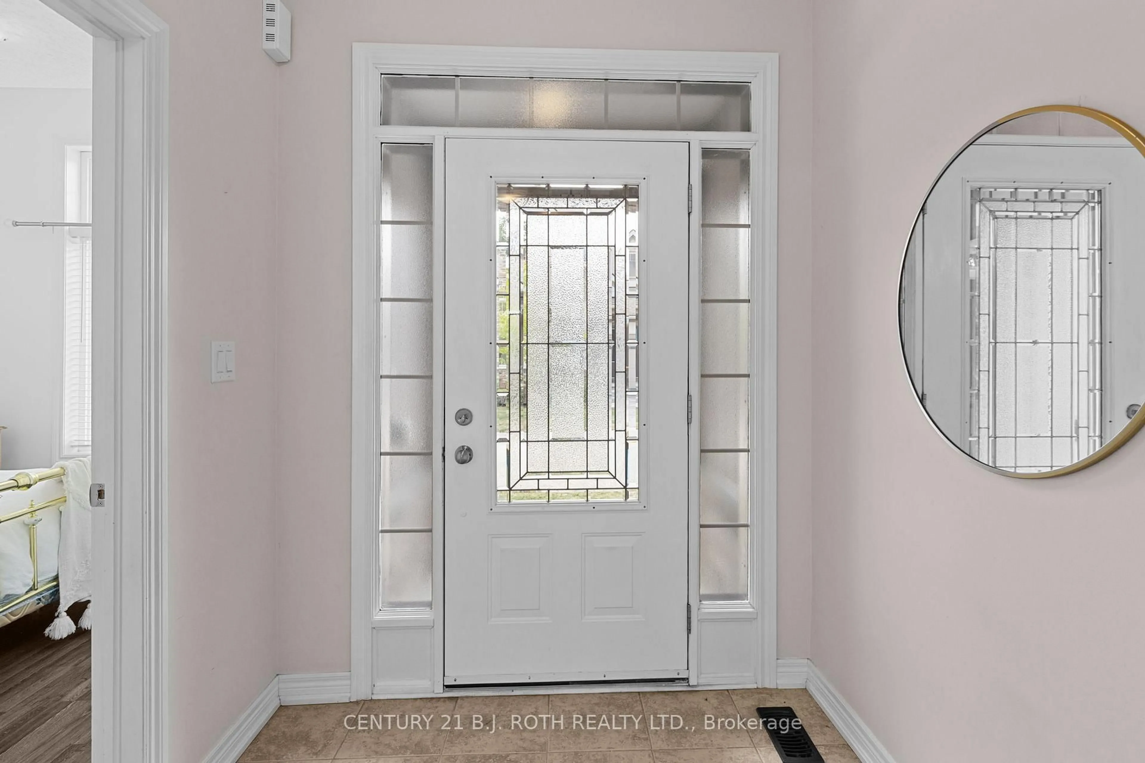 Indoor entryway for 8 CANTERBURY Circ, Orillia Ontario L3V 0C9