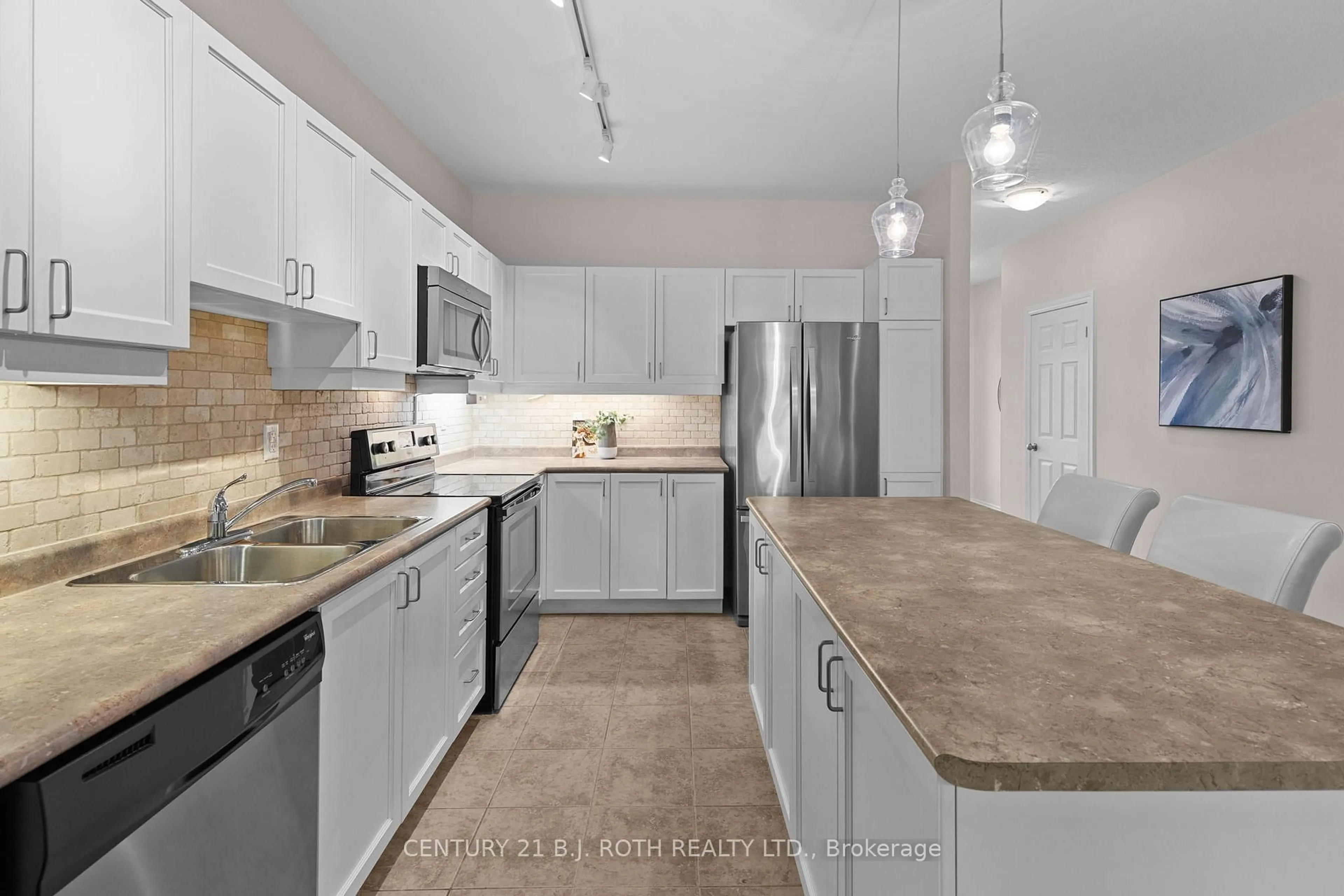 Open concept kitchen, ceramic/tile floor for 8 CANTERBURY Circ, Orillia Ontario L3V 0C9