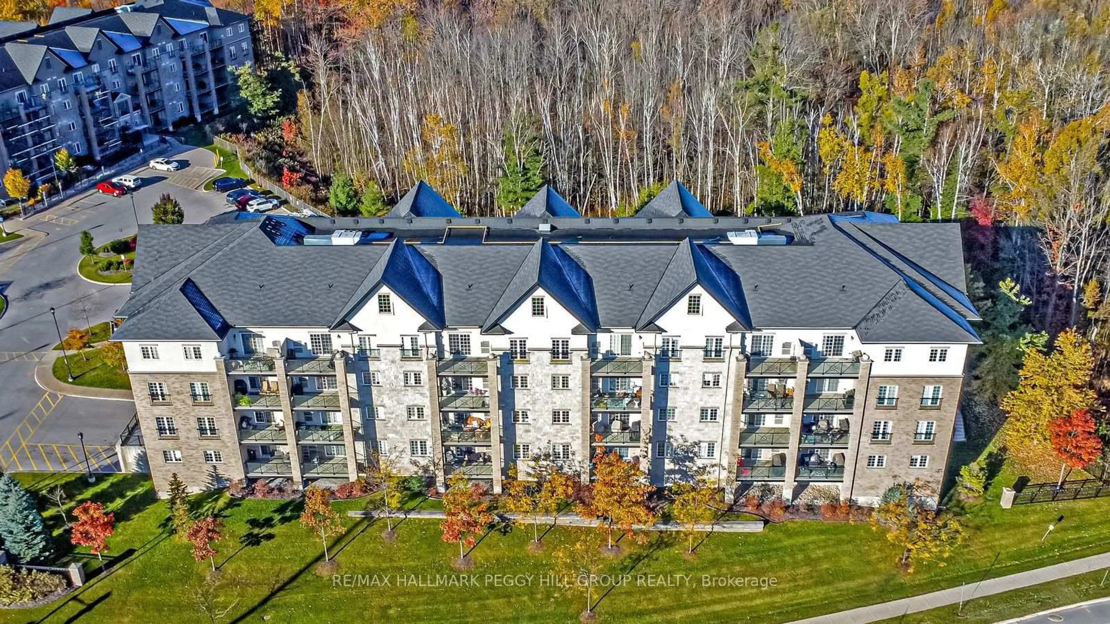 A pic from outside/outdoor area/front of a property/back of a property/a pic from drone, unknown for 40 Ferndale Dr #402, Barrie Ontario L4N 2L3