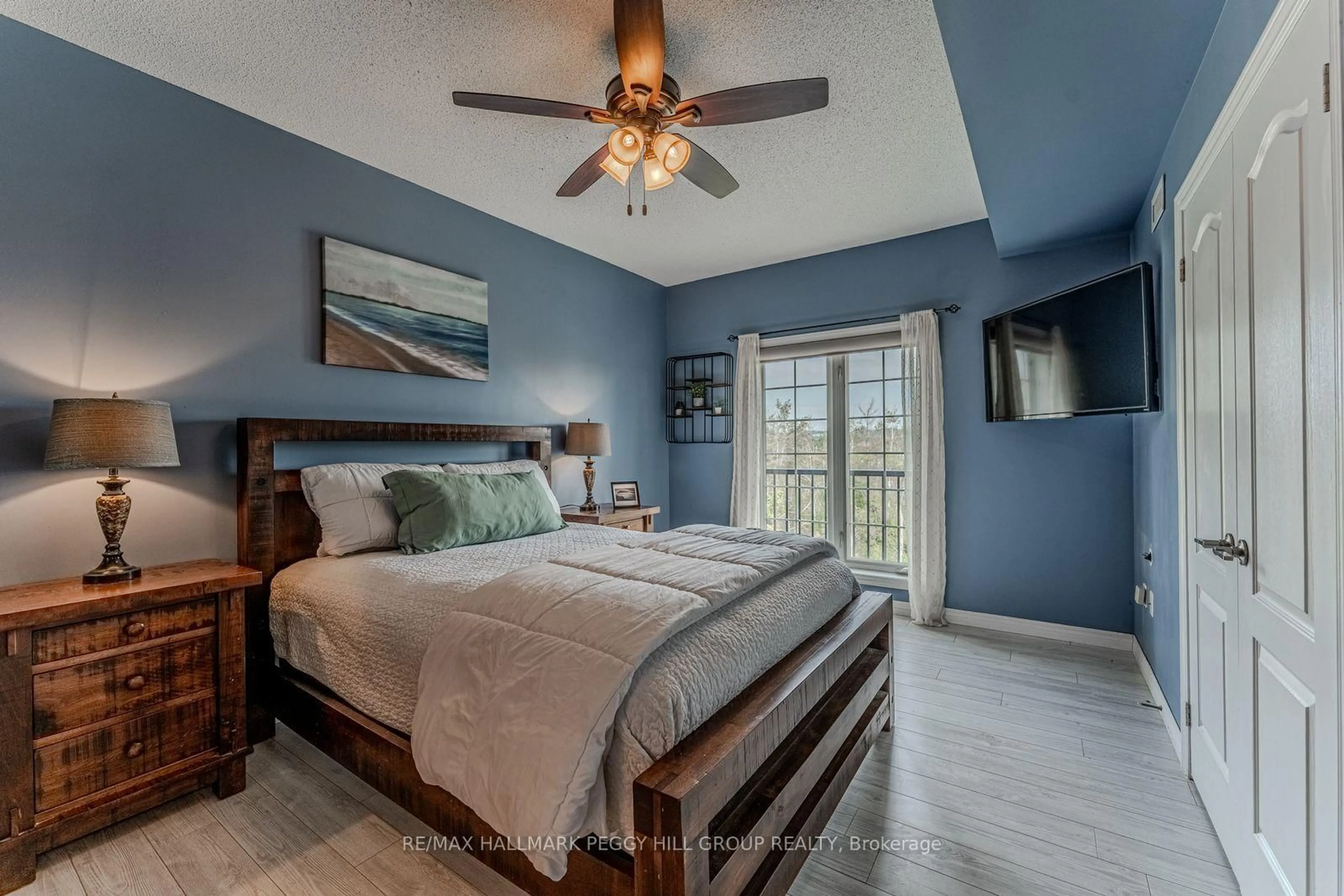 Bedroom with bed, unknown for 40 Ferndale Dr #402, Barrie Ontario L4N 2L3
