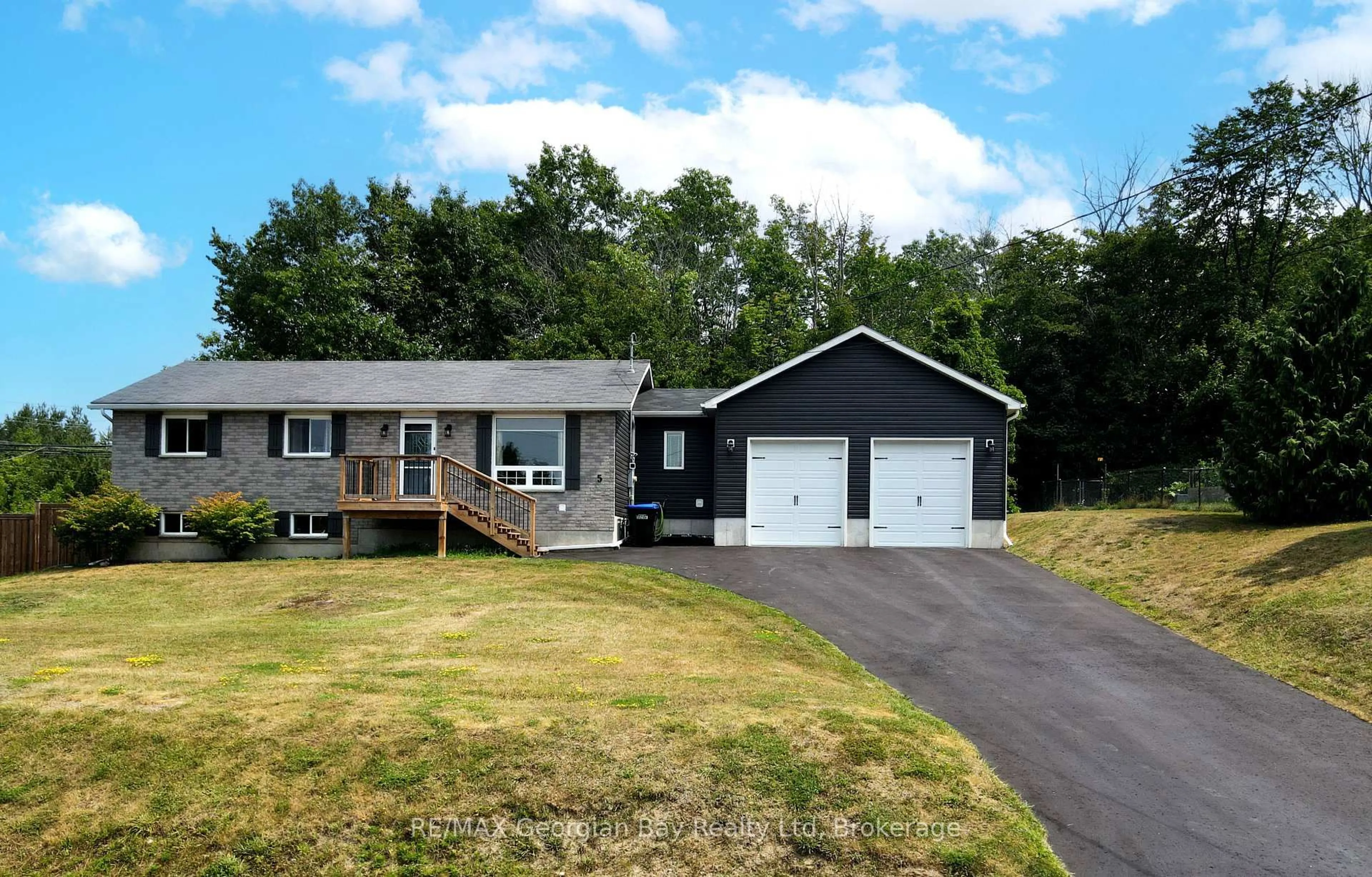 Home with vinyl exterior material, street for 5 Easton Ave, Tay Ontario L0K 1R0