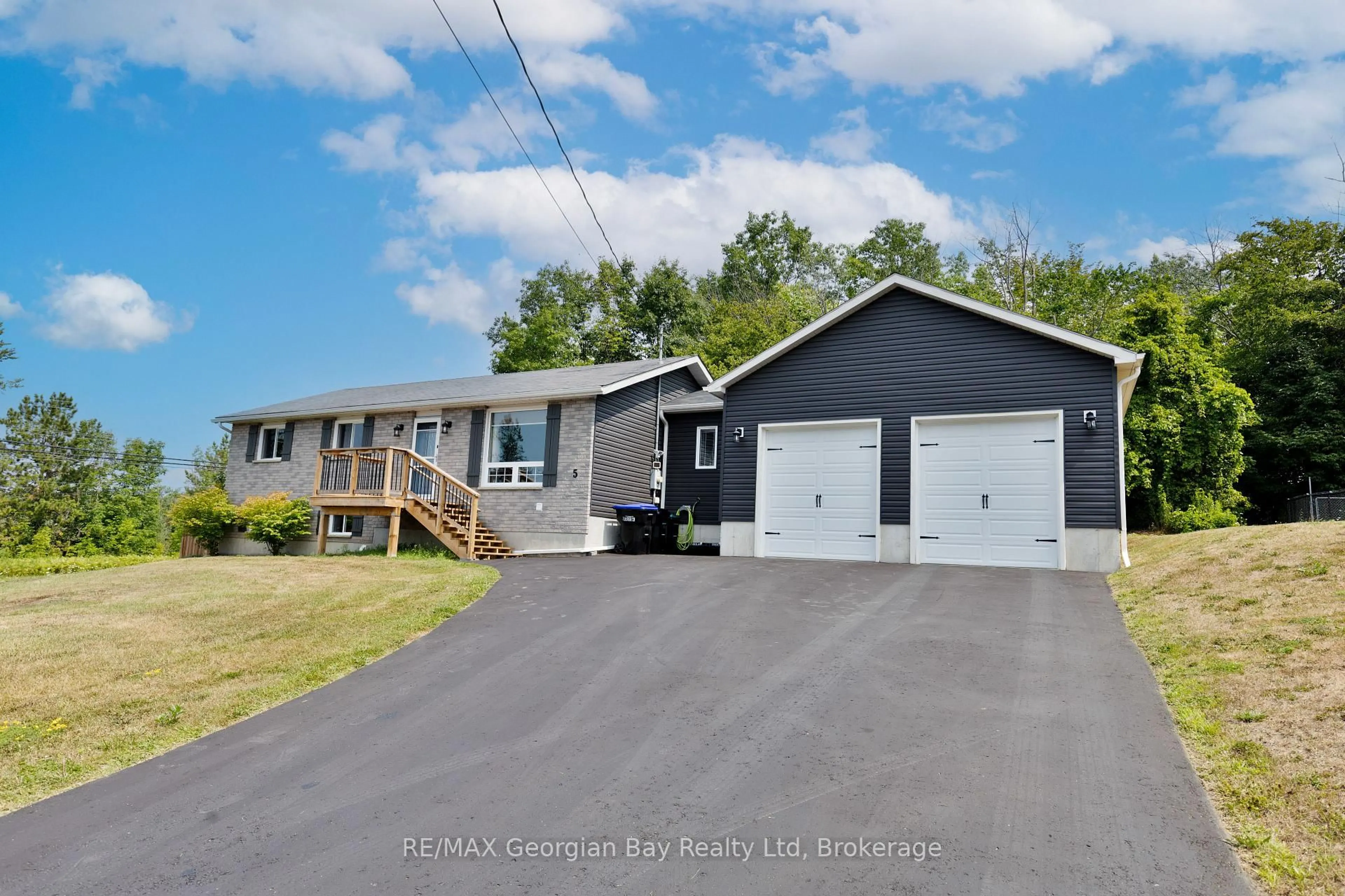 Home with vinyl exterior material, street for 5 Easton Ave, Tay Ontario L0K 1R0