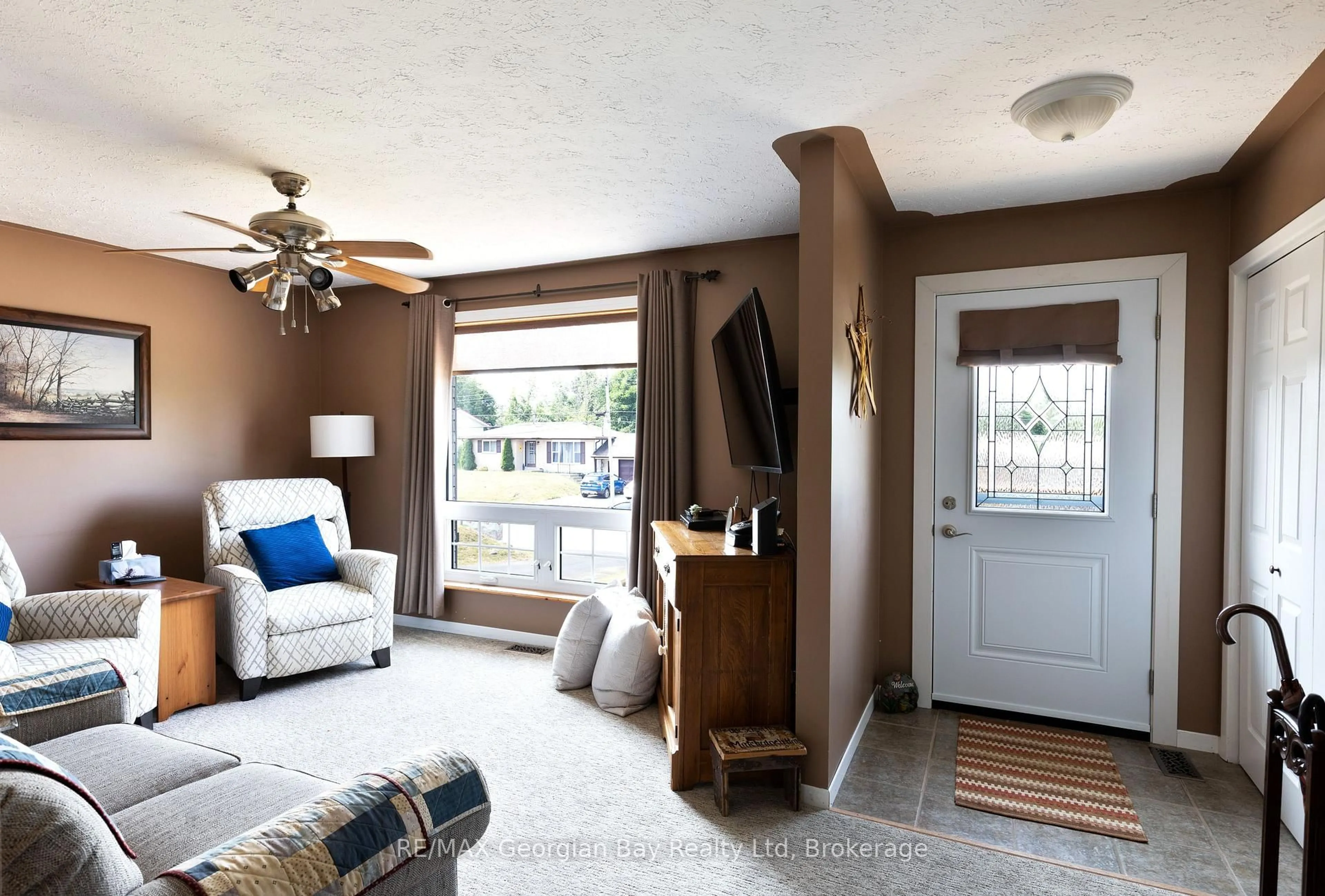 Living room with furniture, unknown for 5 Easton Ave, Tay Ontario L0K 1R0