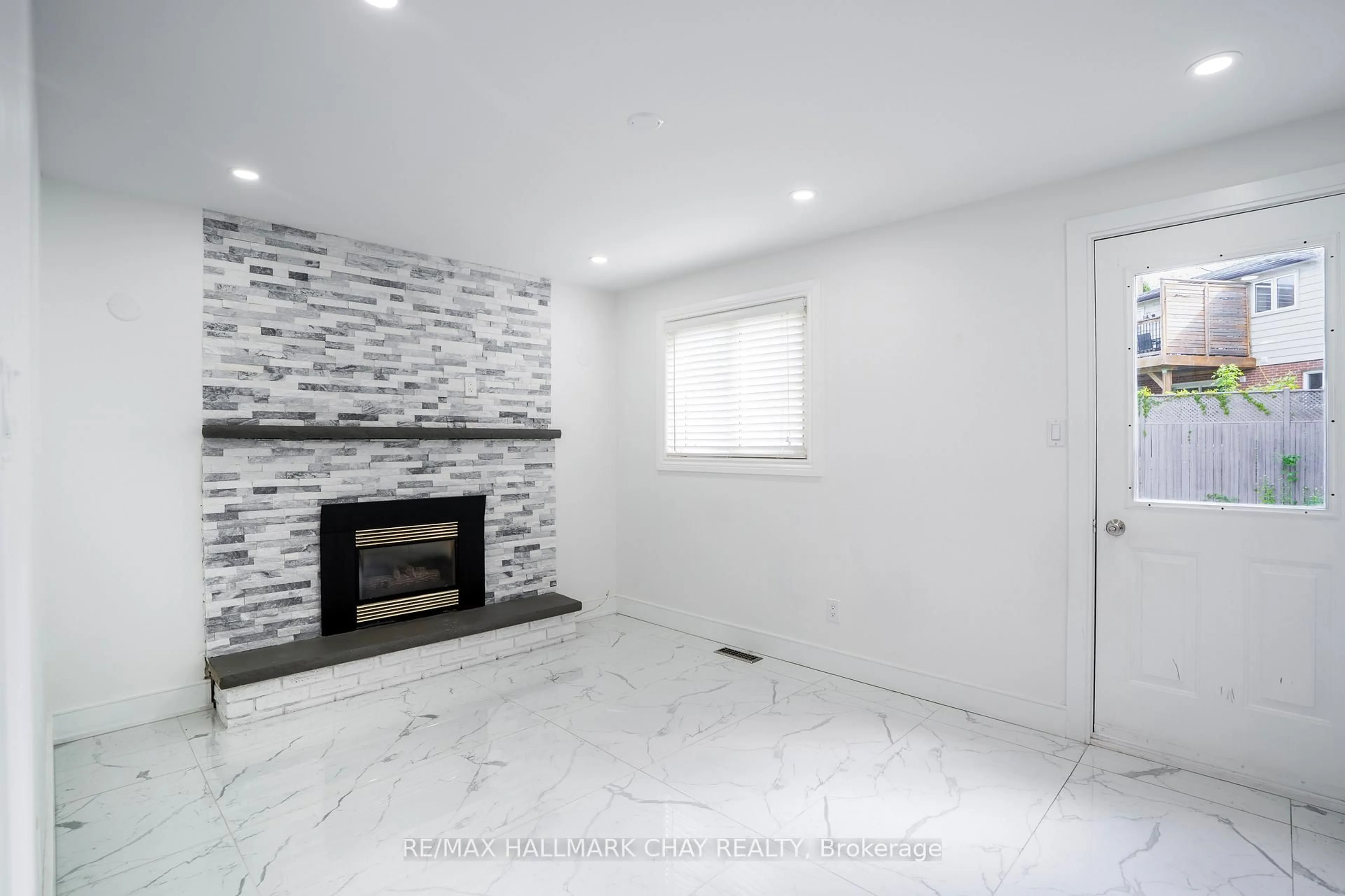 Unknown for 72 Jane Cres, Barrie Ontario L4N 3T8