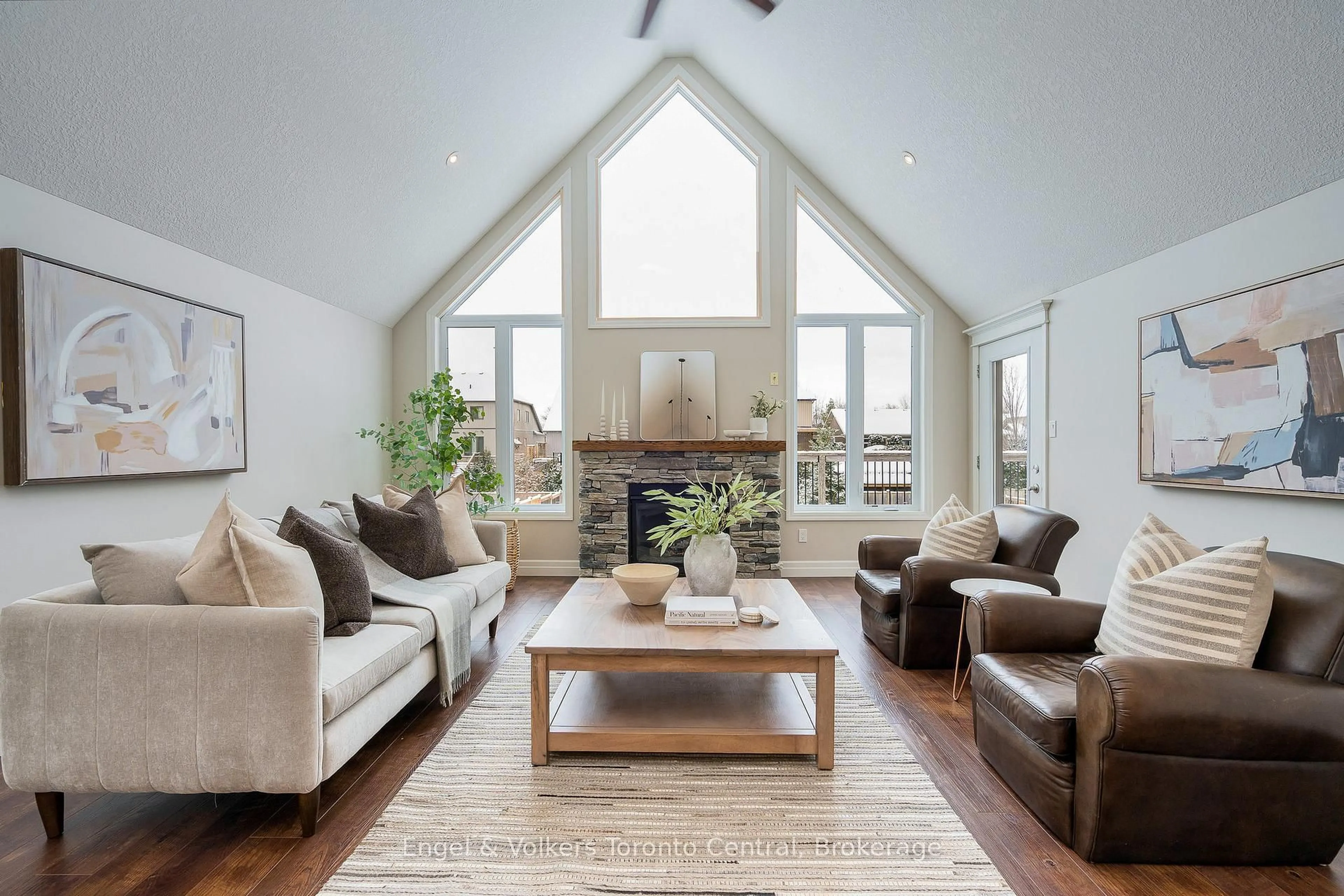 Living room with furniture, unknown for 34 Findlay Dr, Collingwood Ontario L9Y 0G6