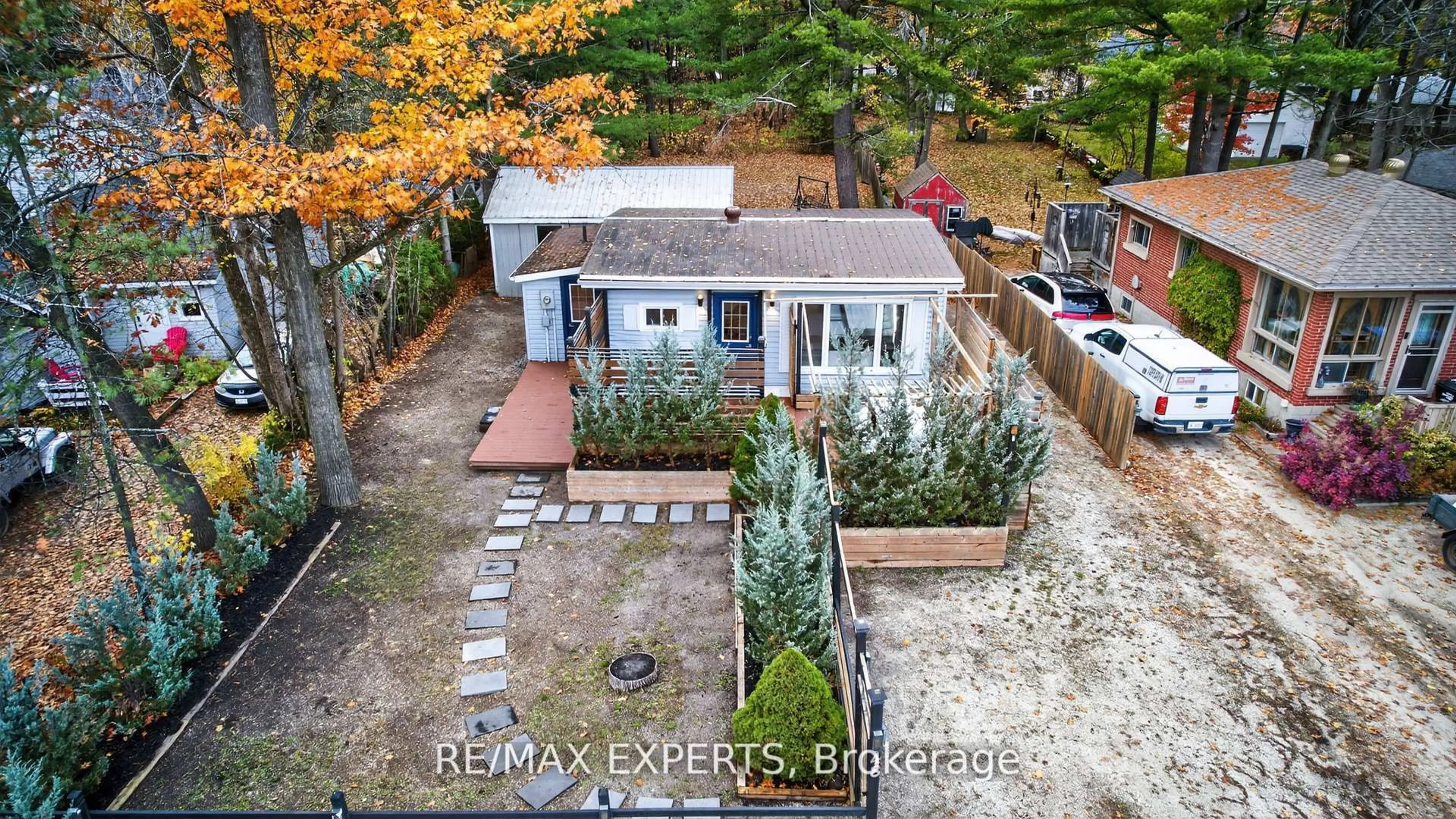 A pic from outside/outdoor area/front of a property/back of a property/a pic from drone, street for 48 Sunnidale Rd, Wasaga Beach Ontario L9Z 2M5
