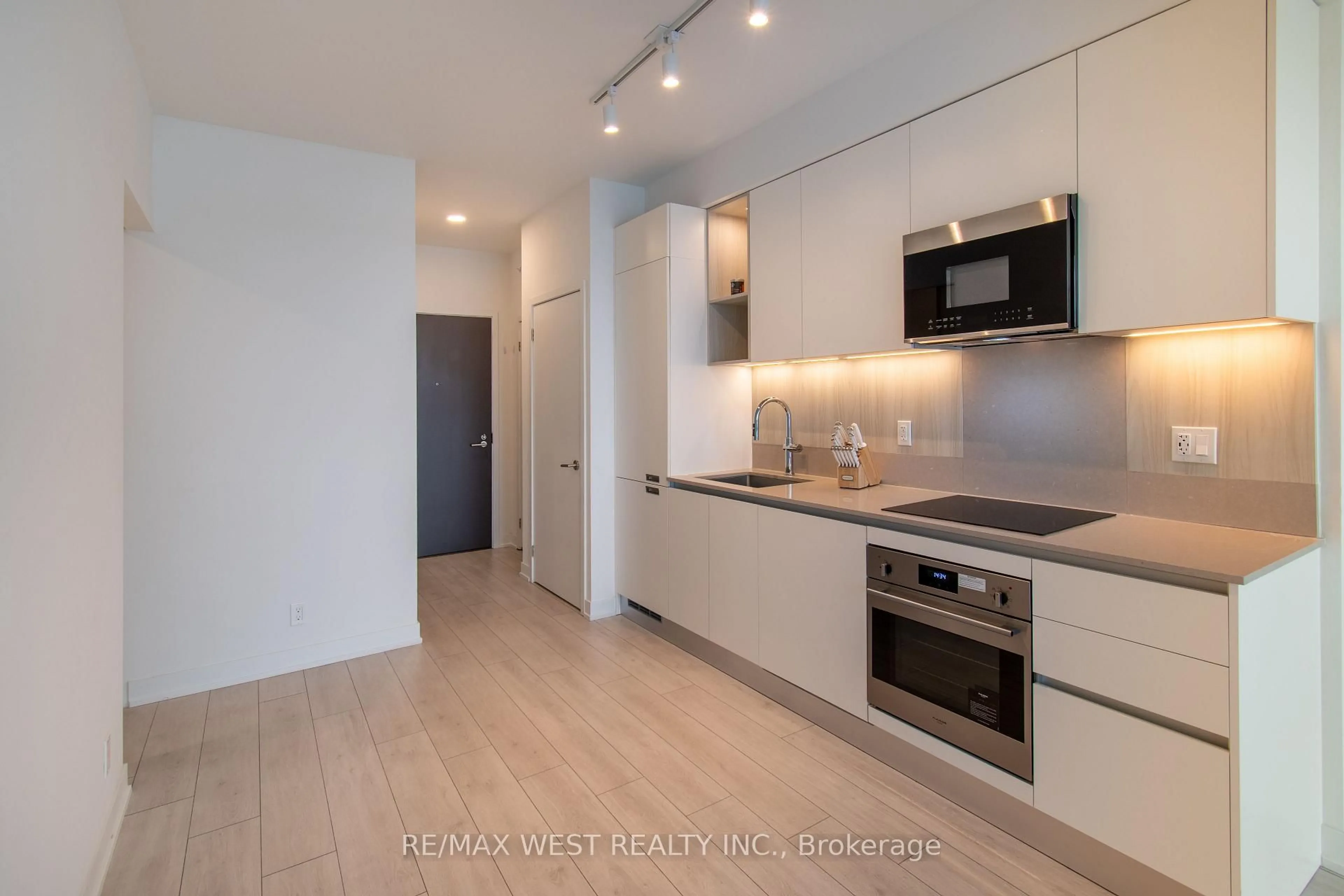 Open concept kitchen, unknown for 39 Mary St #1210, Barrie Ontario L4N 1S9