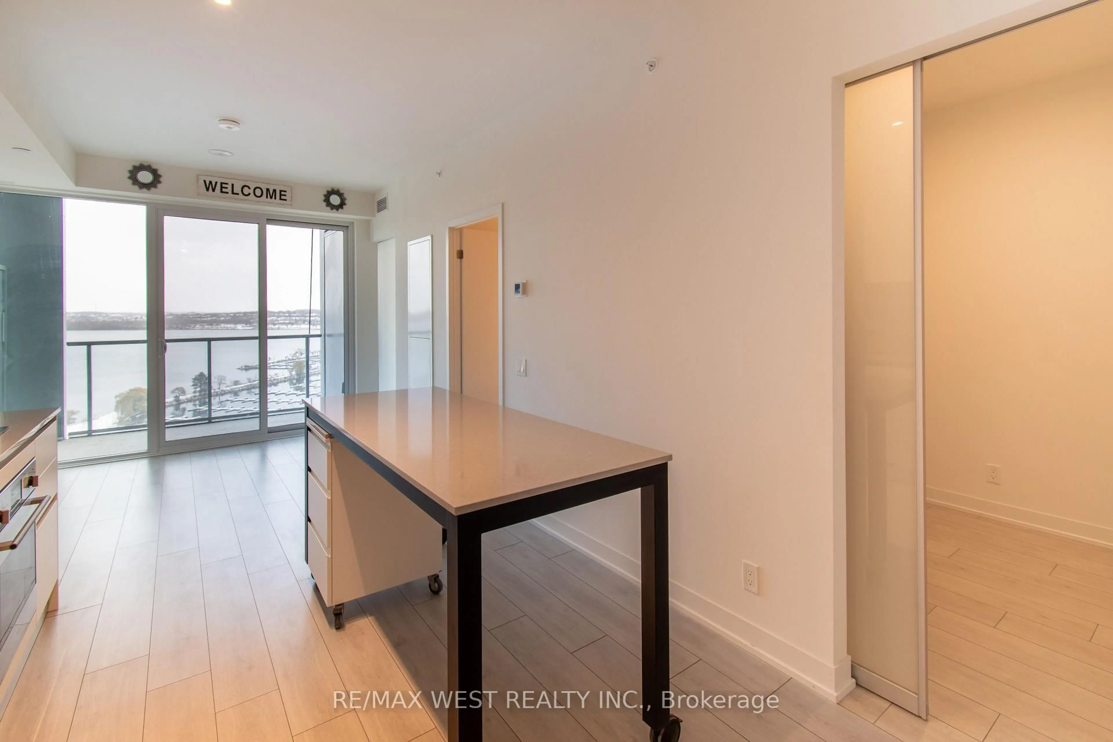 Unknown for 39 Mary St #1210, Barrie Ontario L4N 1S9