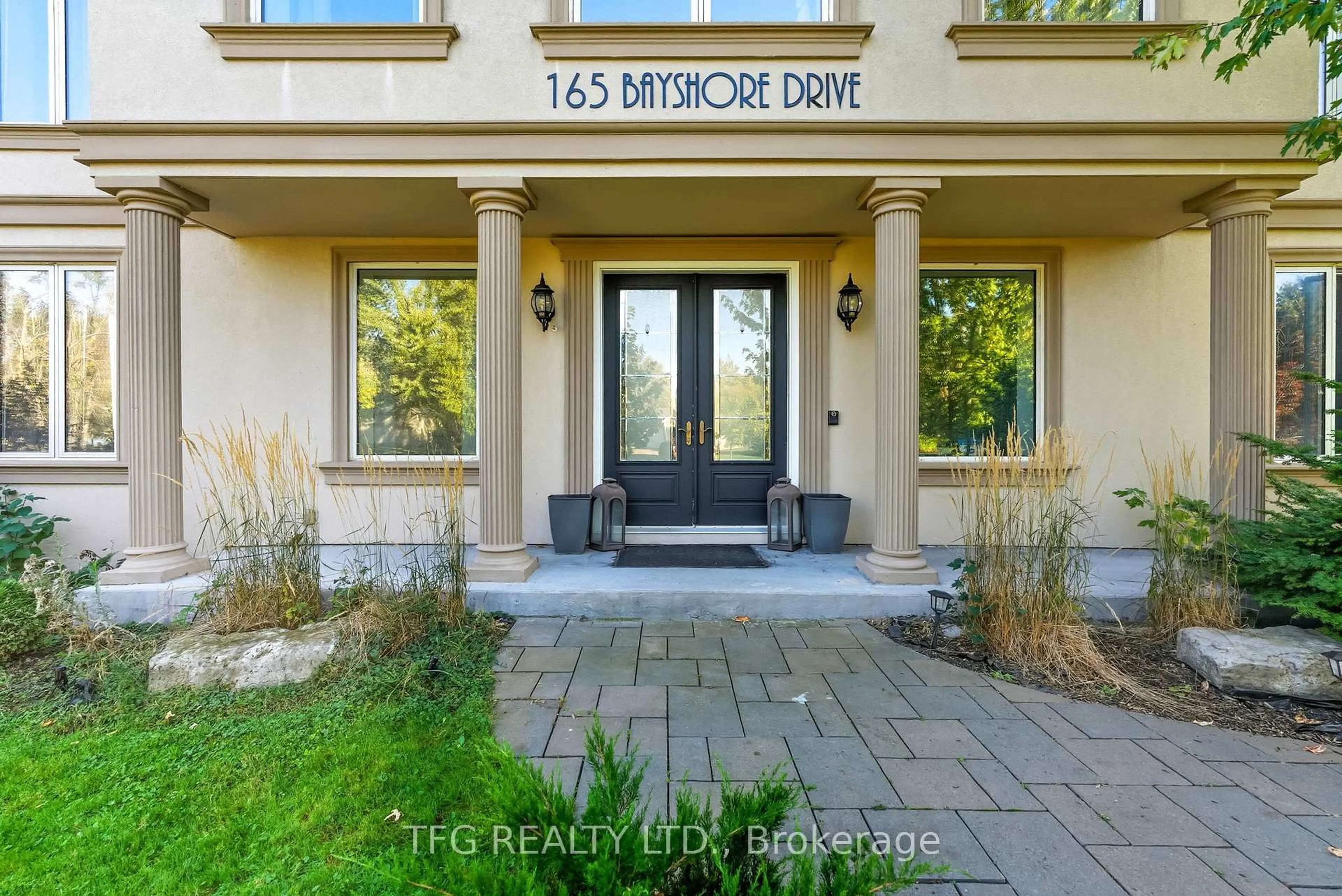 Indoor entryway for 165 Bayshore Dr, Ramara Ontario L0K 1B0