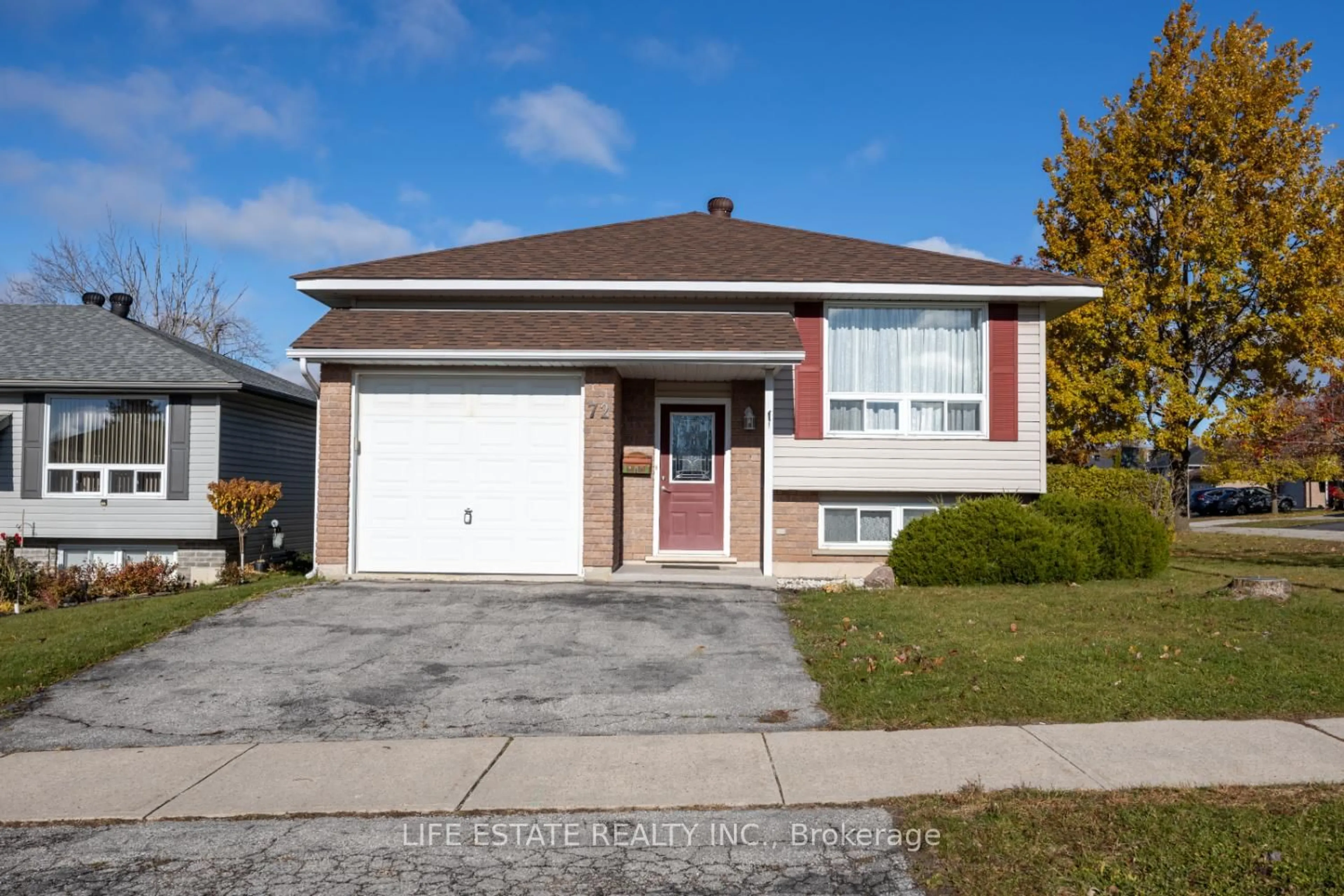Home with brick exterior material, street for 72 Calverley St, Orillia Ontario L3V 8B1