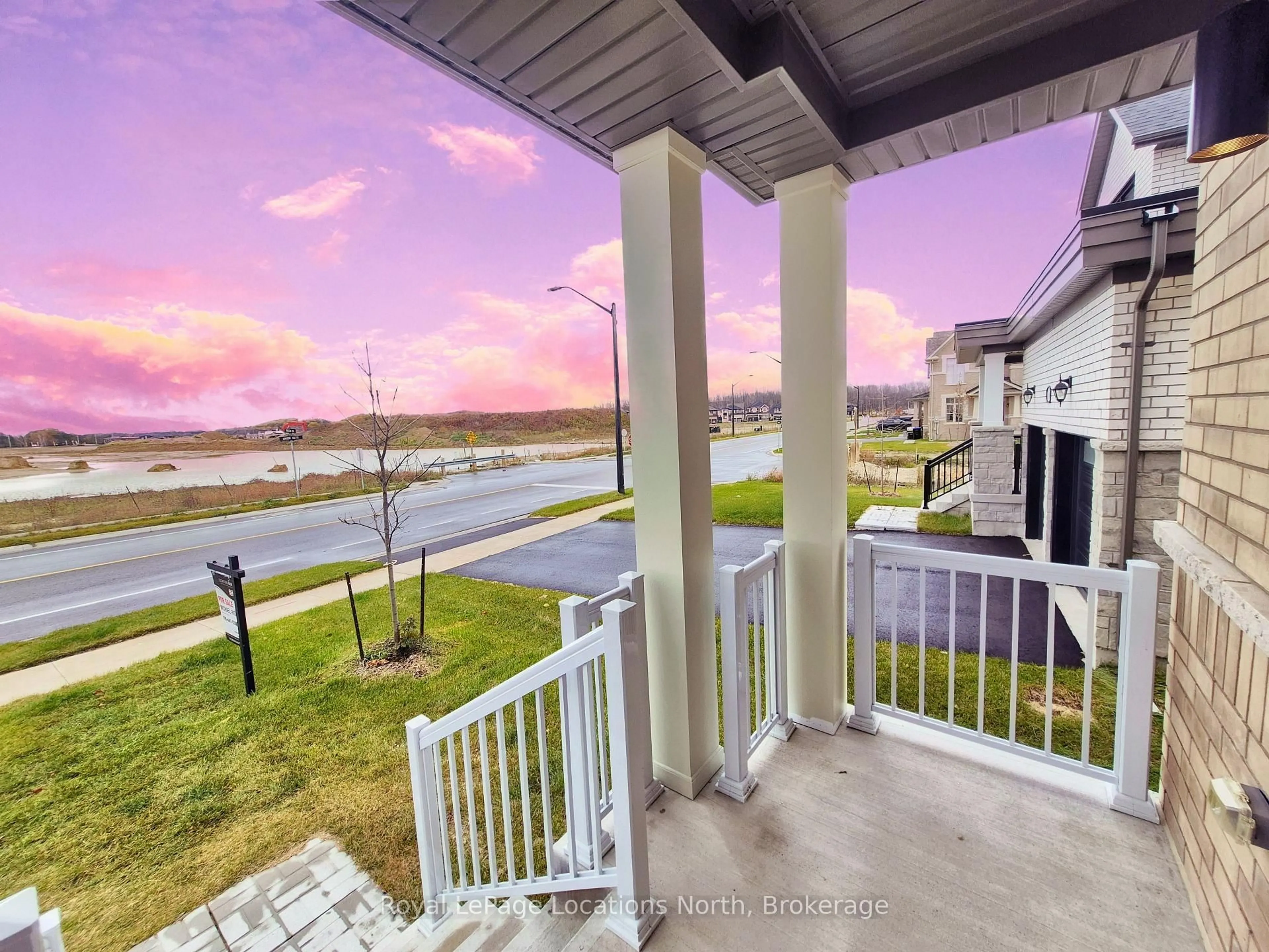 A pic from outside/outdoor area/front of a property/back of a property/a pic from drone, water/lake/river/ocean view for 158 Union Blvd, Wasaga Beach Ontario L9Z 0N9