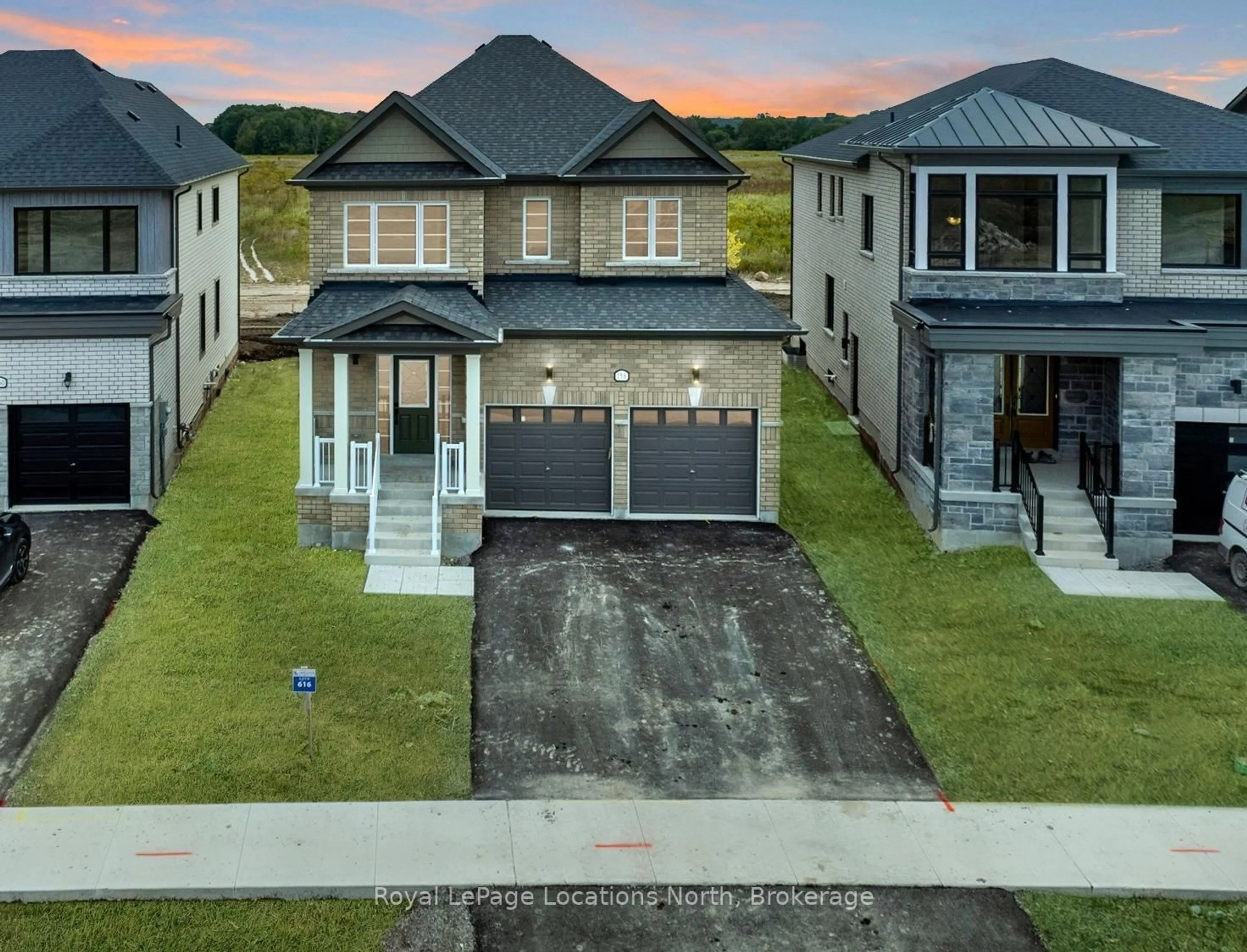 A pic from outside/outdoor area/front of a property/back of a property/a pic from drone, street for 158 Union Blvd, Wasaga Beach Ontario L9Z 0N9